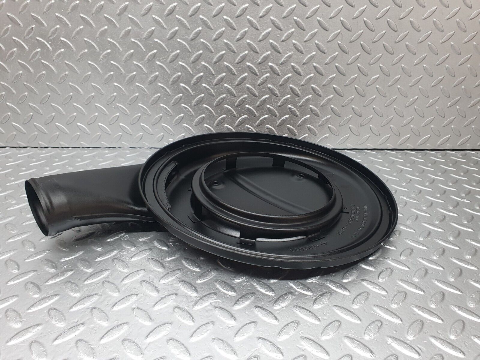 42818 Mercedes-Benz W201 190 2.0L Air Filter Box Housing Cap 0120942402