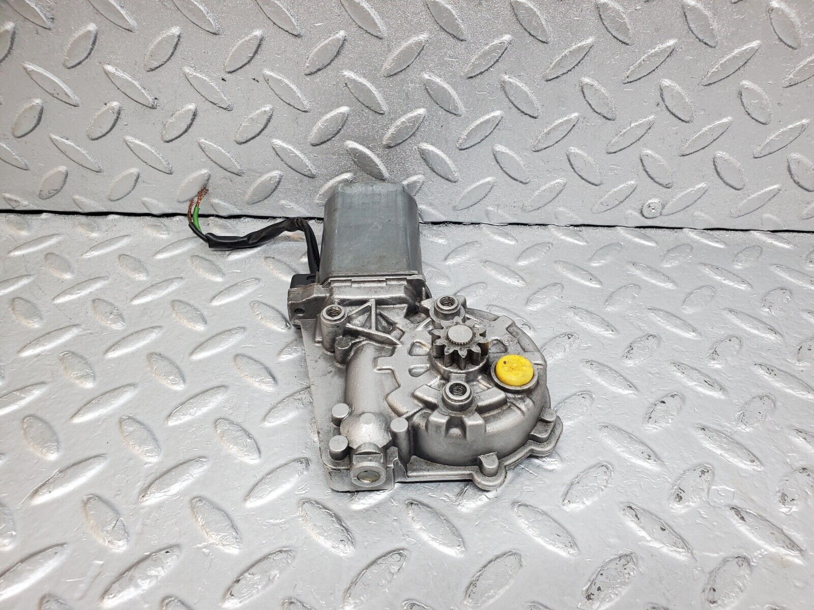 44795 Mercedes-Benz W124 220E Window Regulator Motor Right Bosch 0130821285