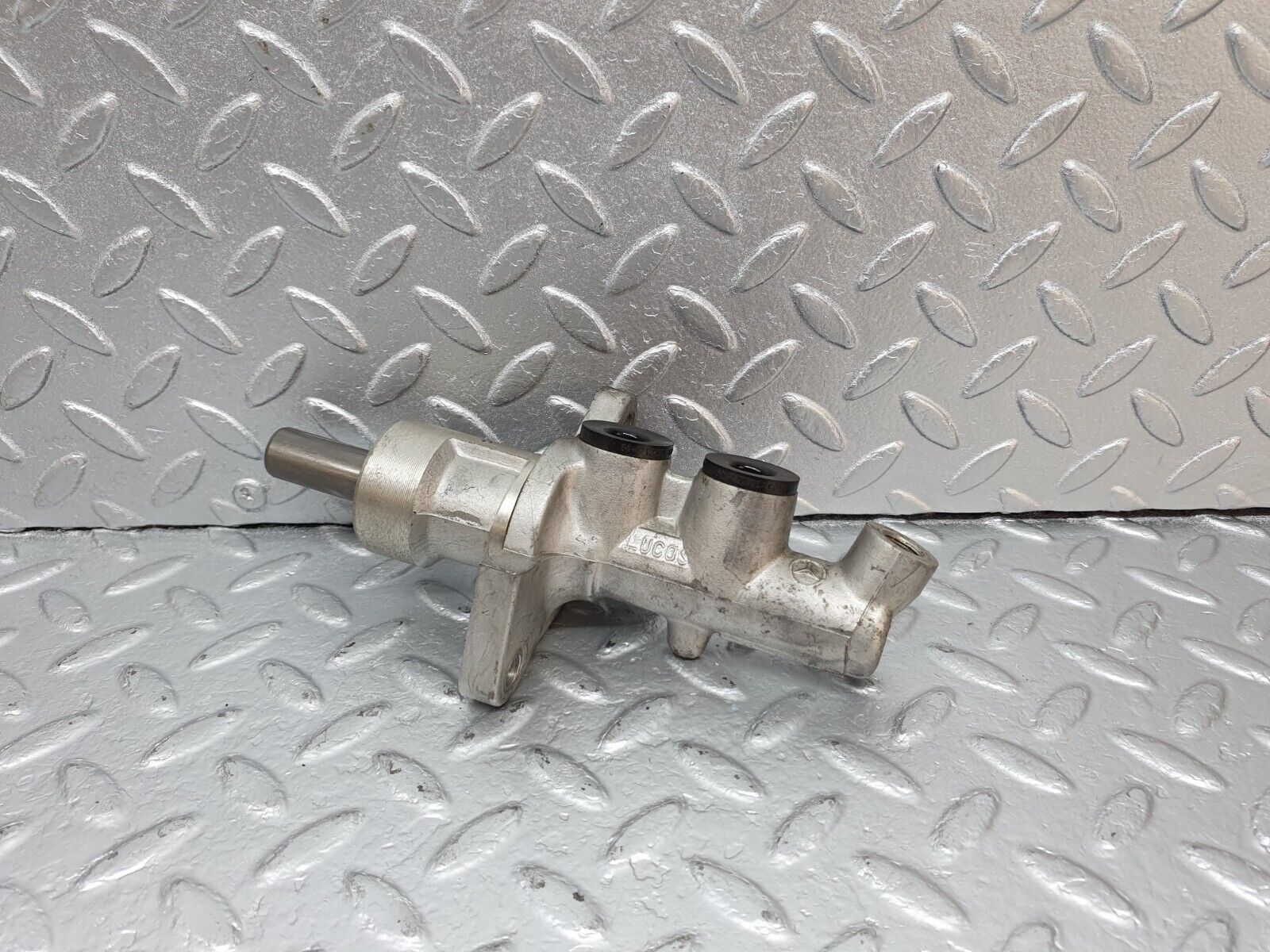 42314 Mercedes-Benz R129 320SL Coupe Brake Master Cylinder Lucas