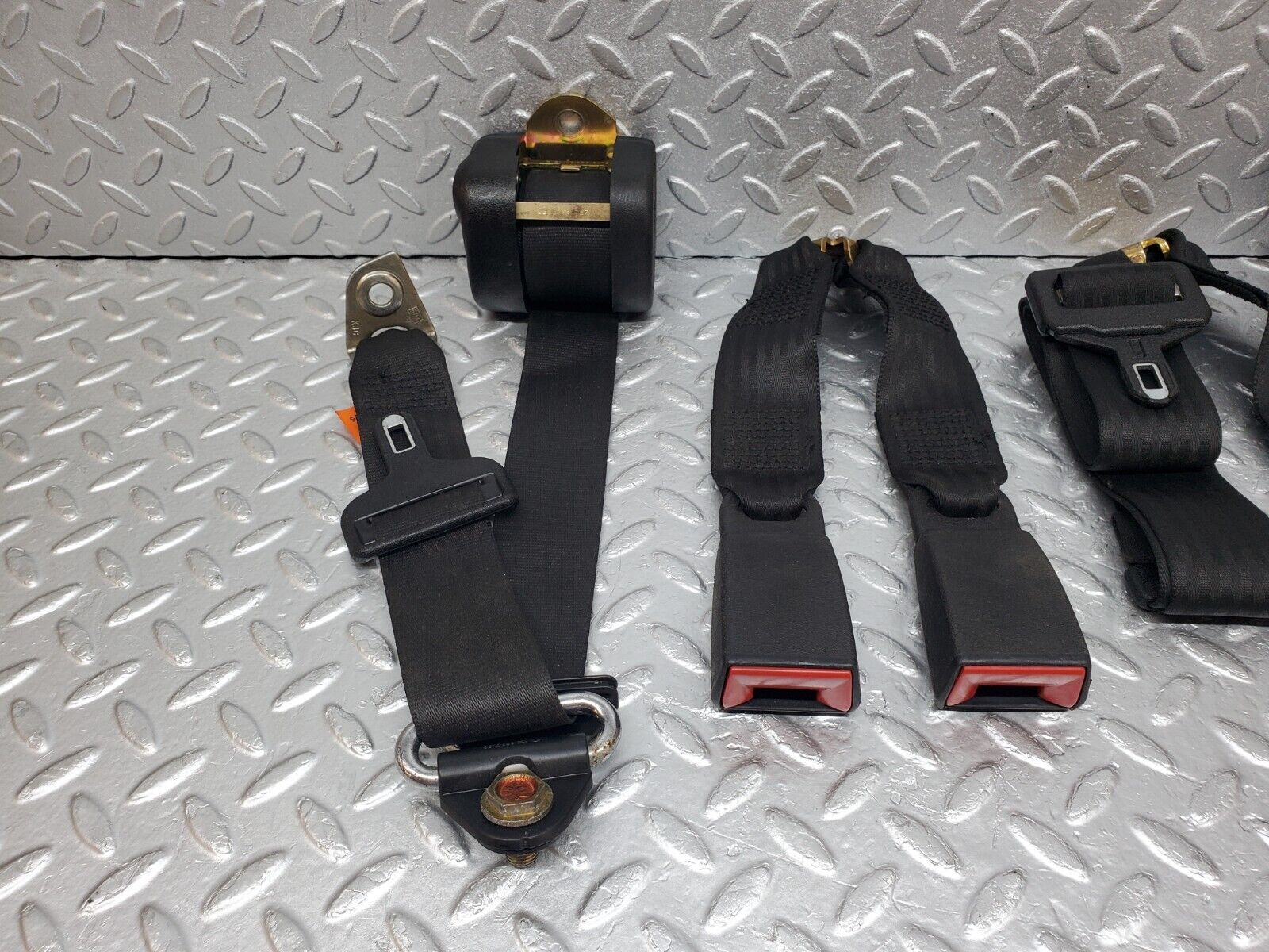 44521 Mercedes-Benz W123 280E Rear Seat Belt Set With Buckles 1268608985 1238603986 1238607369