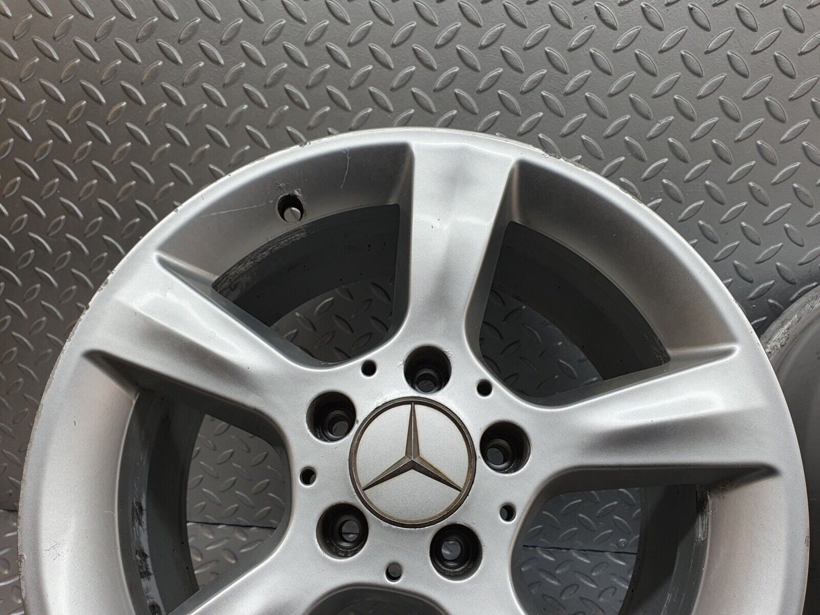 42020 Mercedes-Benz Alloy Wheel Set 7Jx16H2 8Jx16H2 ET31 ET32 2034012902