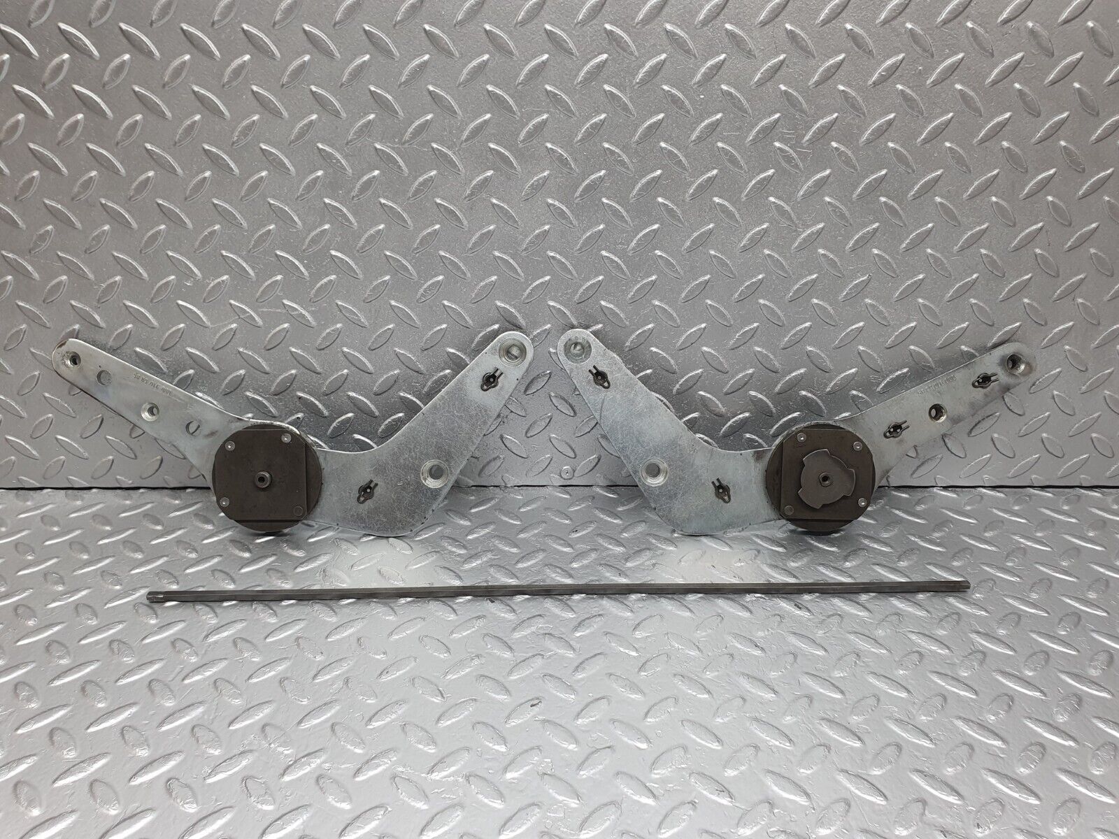 43332 Mercedes-Benz W108 280SE Front Left Seat Hinge Pair With Rod 0009106385 0009106886