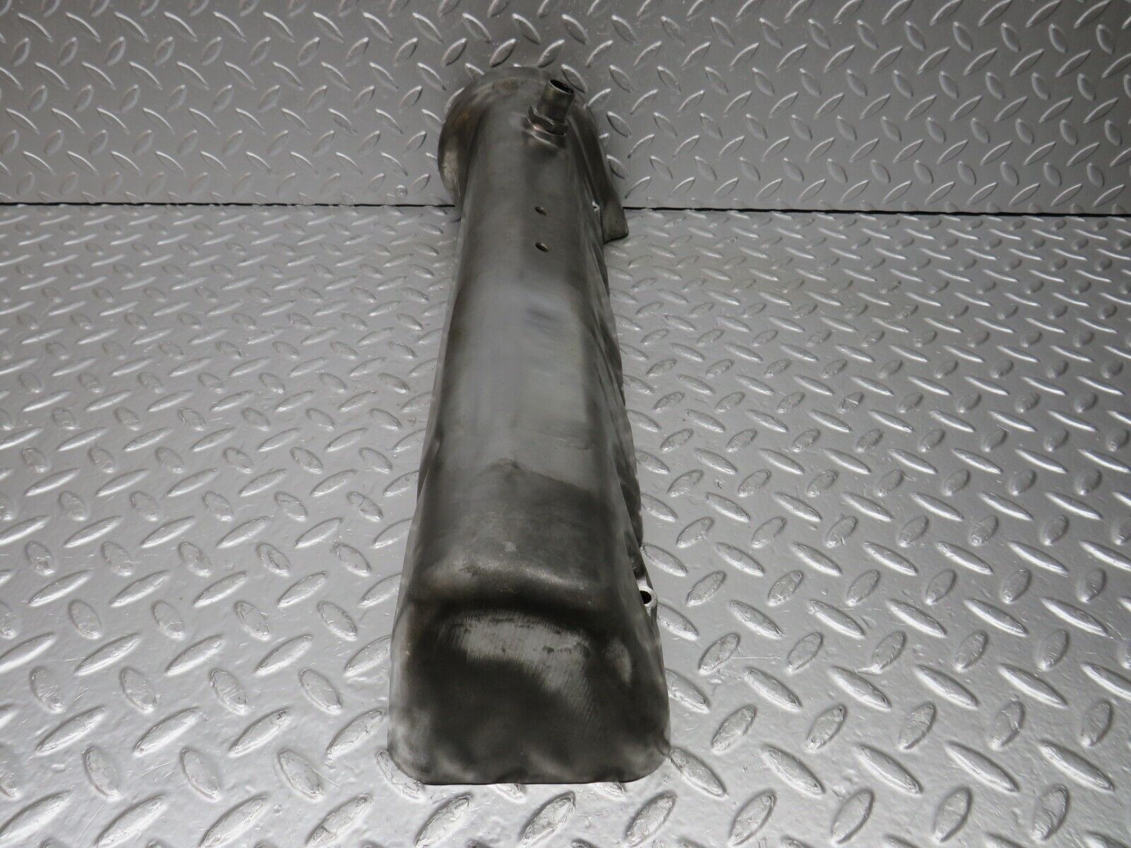 32980 Mercedes-Benz C107 R107 350 V8 Cylinder Head Valve Cover Left 1160161805