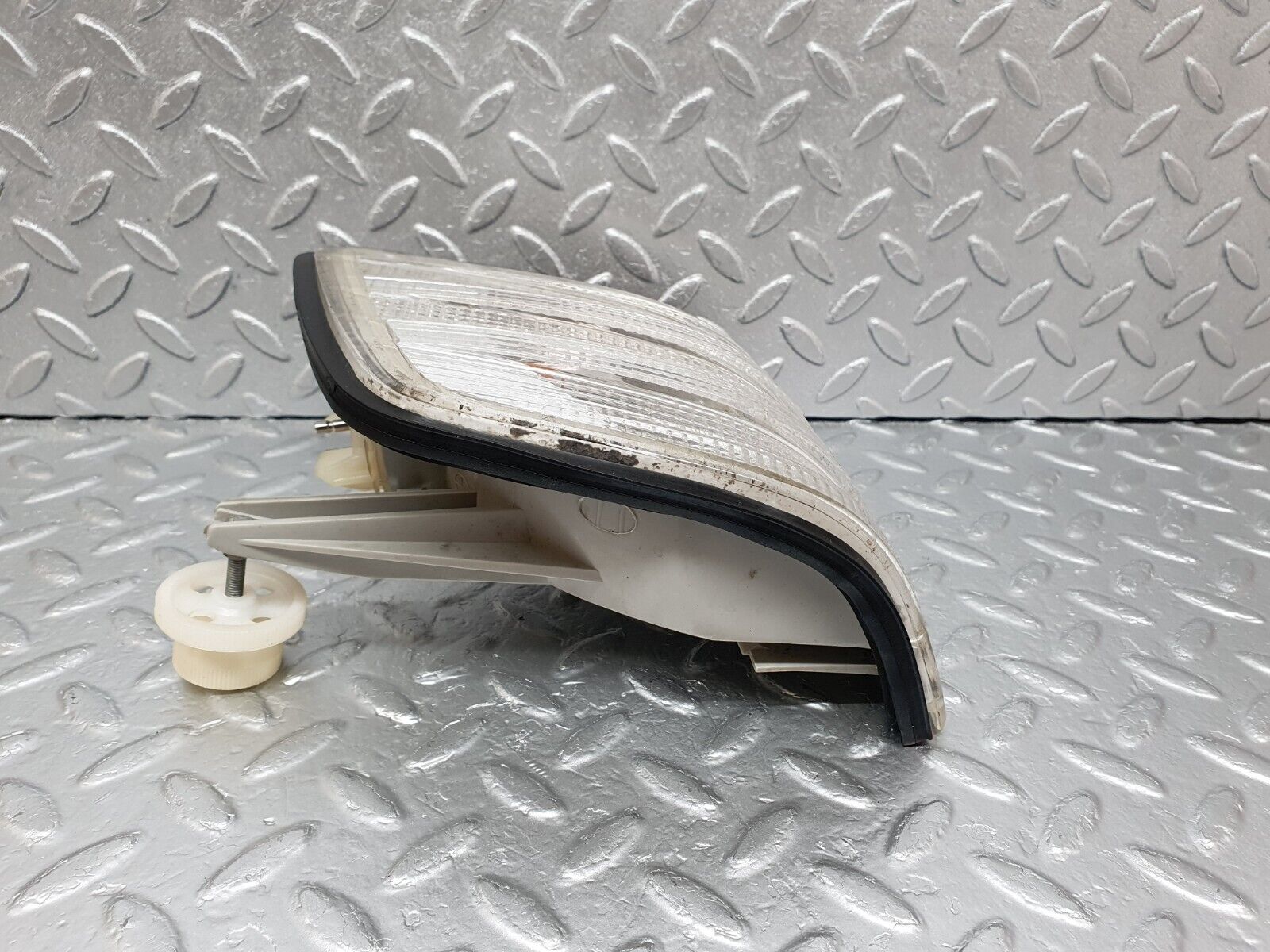 43700 Mercedes-Benz C126 380SEC Coupe Indicator Light Front Right 318-53454B