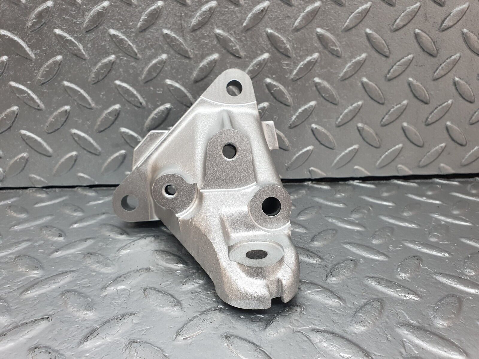 42710 Mercedes-Benz W201 190 2.0L Engine Mount Bracket Left Side 1022234104