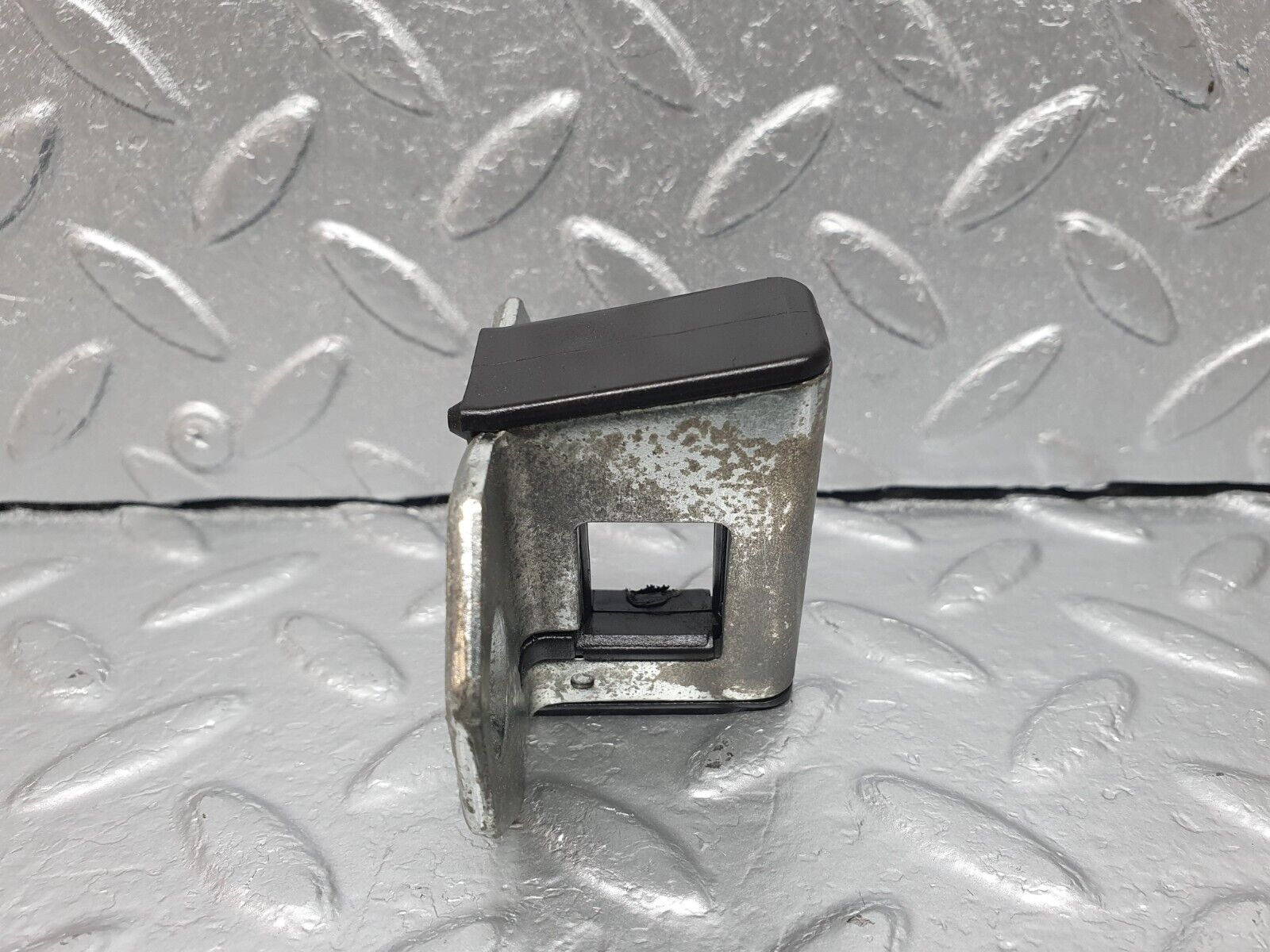 41954 Mercedes-Benz W202 C200 Door Lock Latch