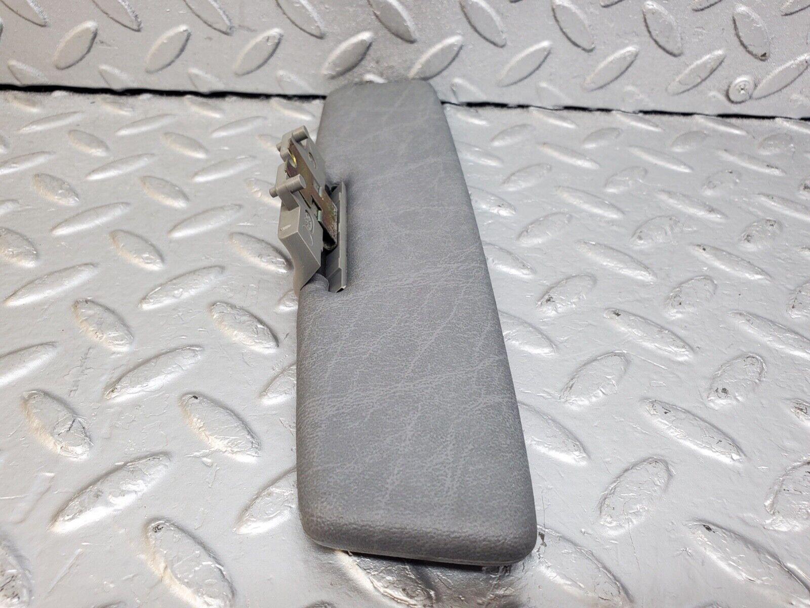 44625 Mercedes-Benz W124 220E Middle Sun Visor Grey