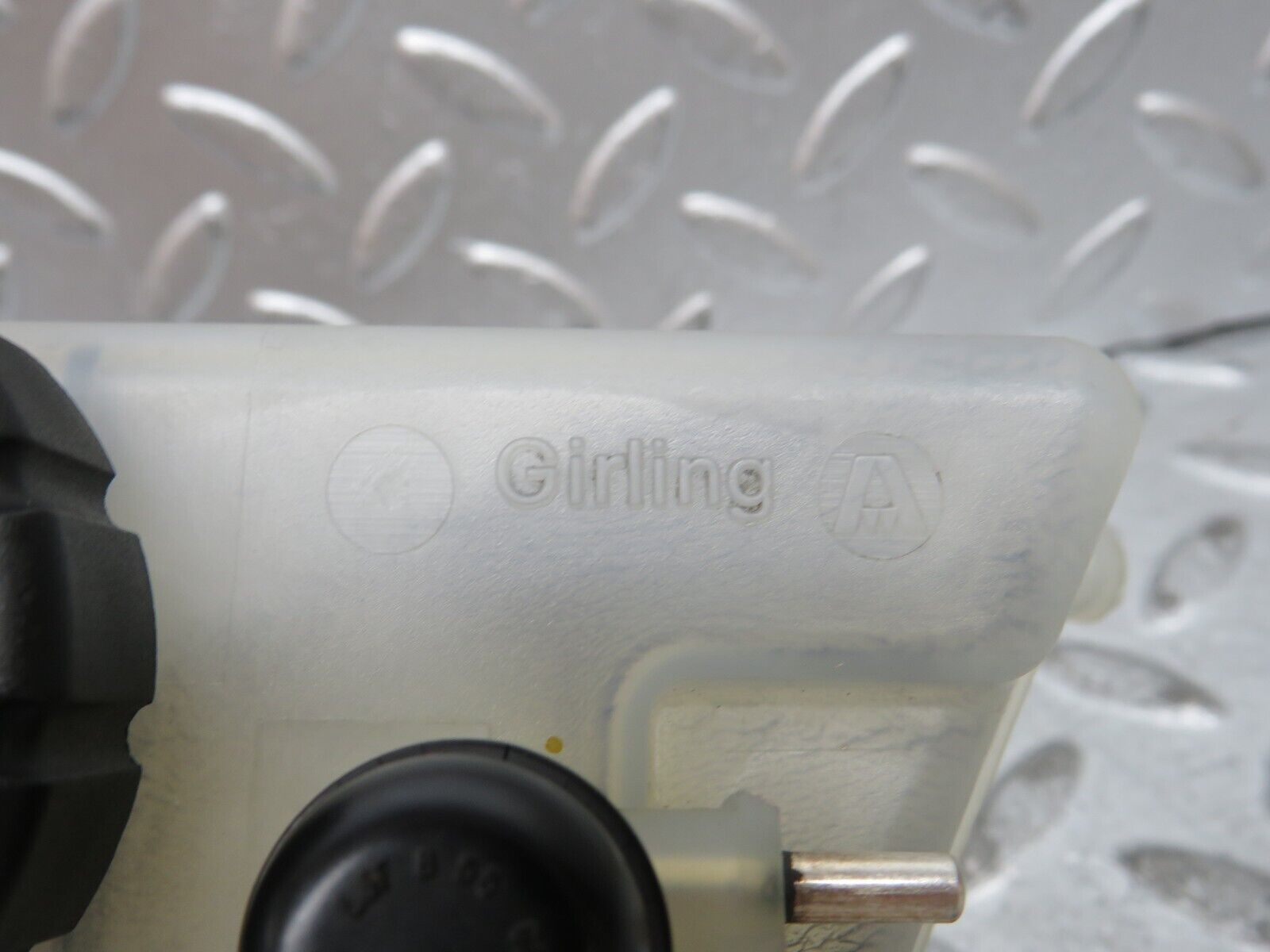 29095 Mercedes-Benz C124 320CE Coupe Brake Fluid Reservoir Tank Girling