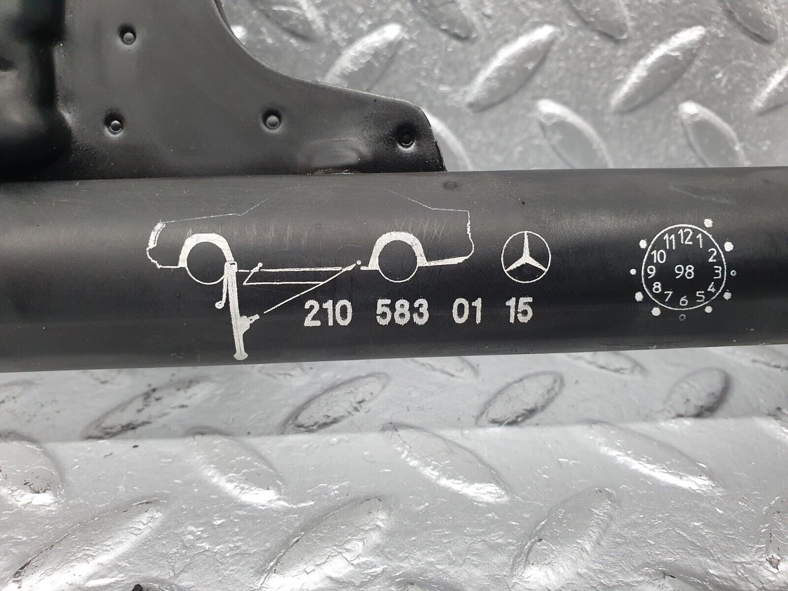 41785 Mercedes-Benz W202 C200 Car Jack 2105830115