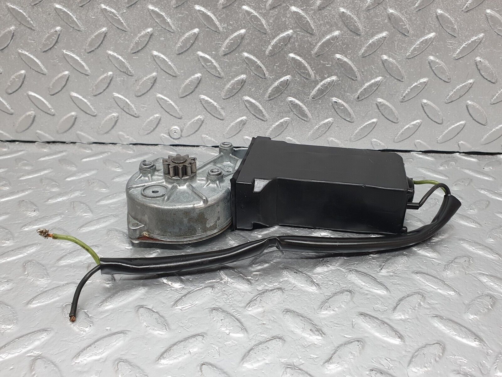 44146 Mercedes-Benz C123 230CE Coupe Front Right Window Regulator Motor 0130820057