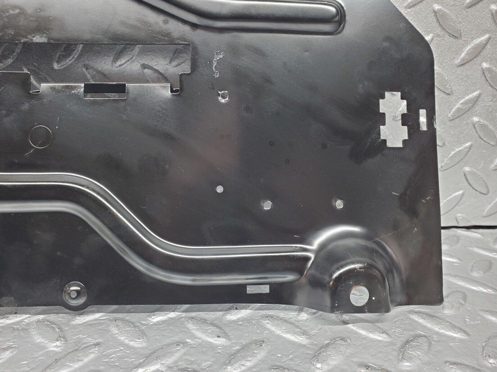 45629 Mercedes-Benz W126 420SE Left Footwell Relay Holder Bracket