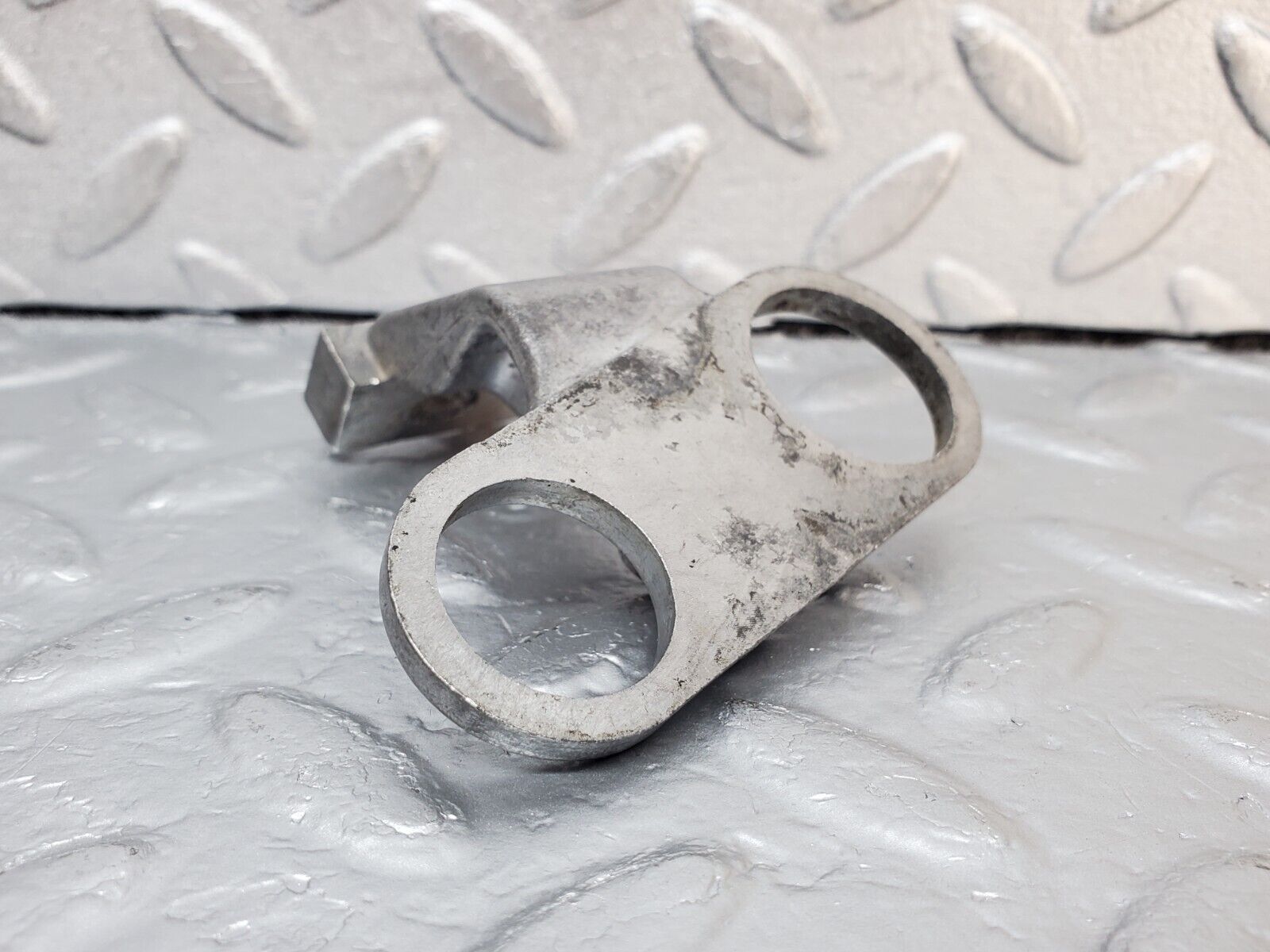 45352 Mercedes-Benz 280E M110.983 Crankshaft Sensor Holder Bracket 1101530440