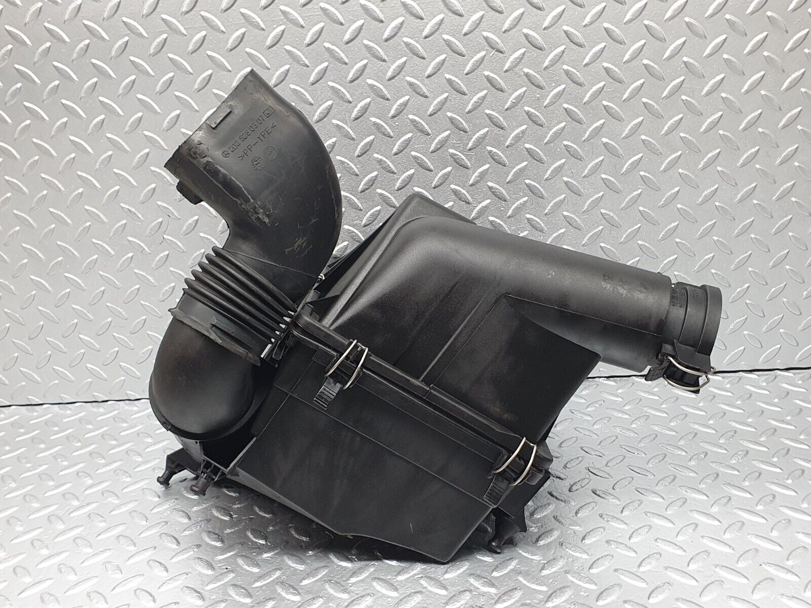 41814 Mercedes-Benz W202 C200 Air Filter Box Housing 1110900301