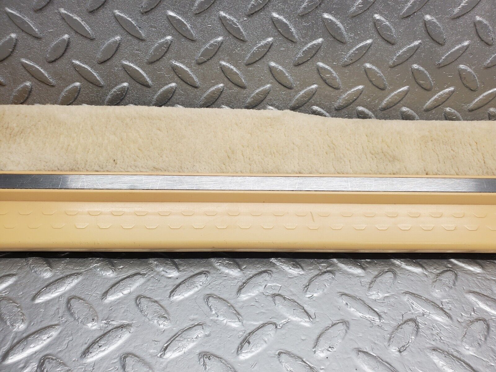 46816 Mercedes-Benz R129 320SL Coupe Left Door Sill Trim Beige 1296800135