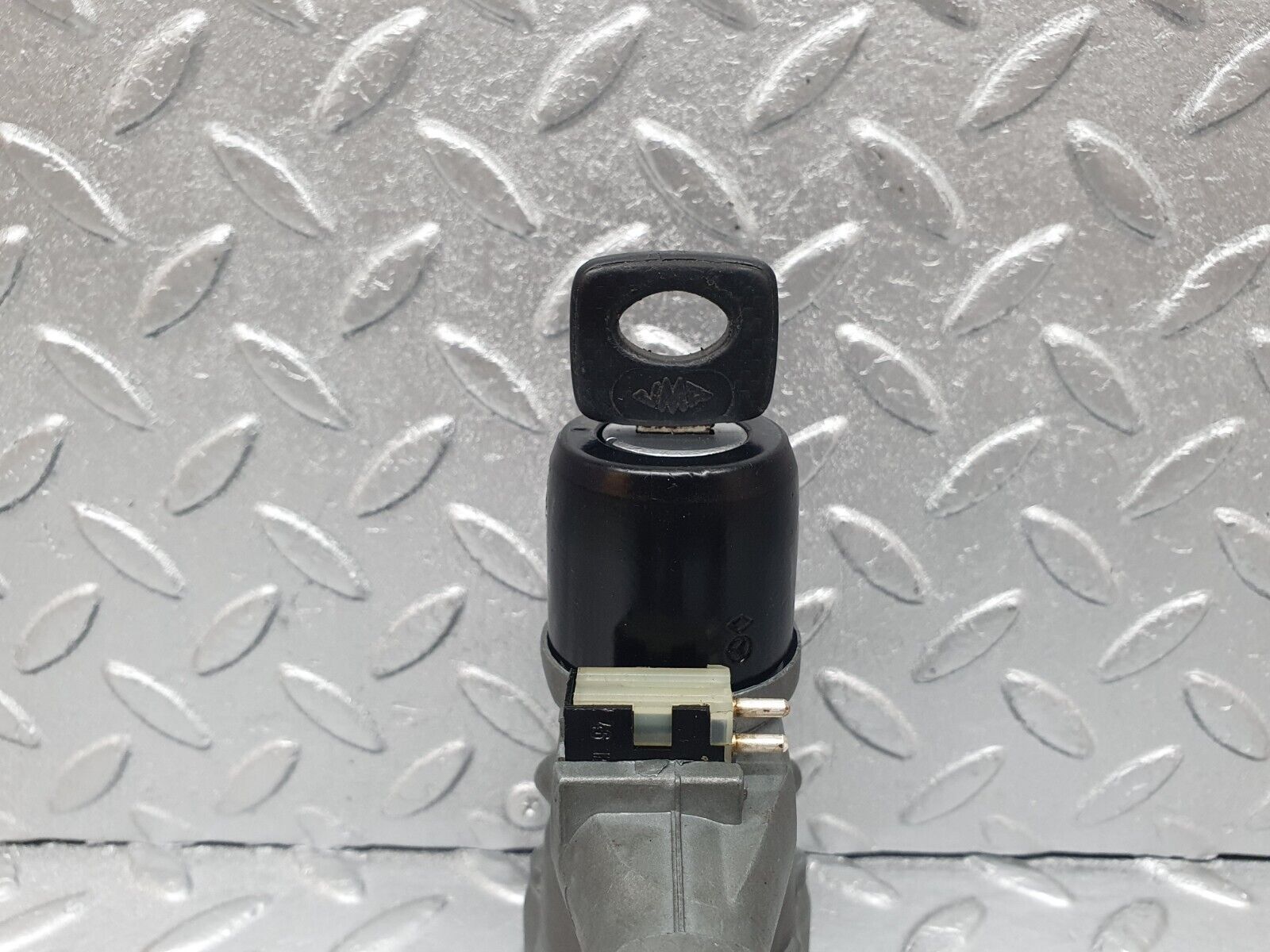 43644 Mercedes-Benz C126 380SEC Coupe Steering Lock Ignition Switch With Key