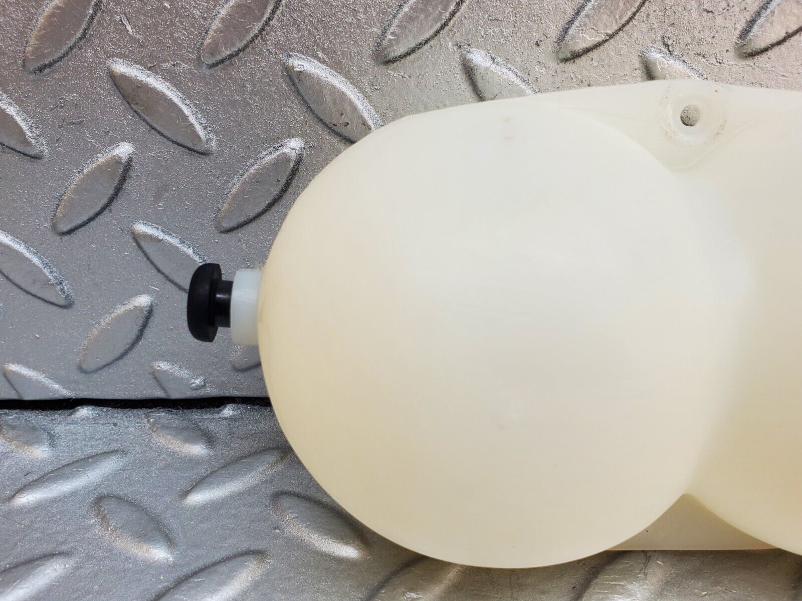 44675 Mercedes-Benz W124 220E Vacuum Reservoir Tank