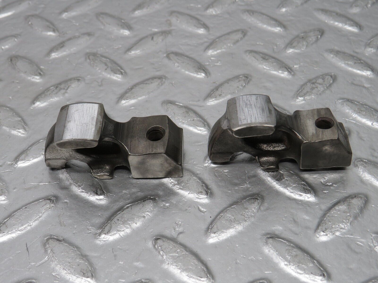 33005 Mercedes-Benz C107 R107 350 V8 Valve Rocker Arm With Spring & Tappet