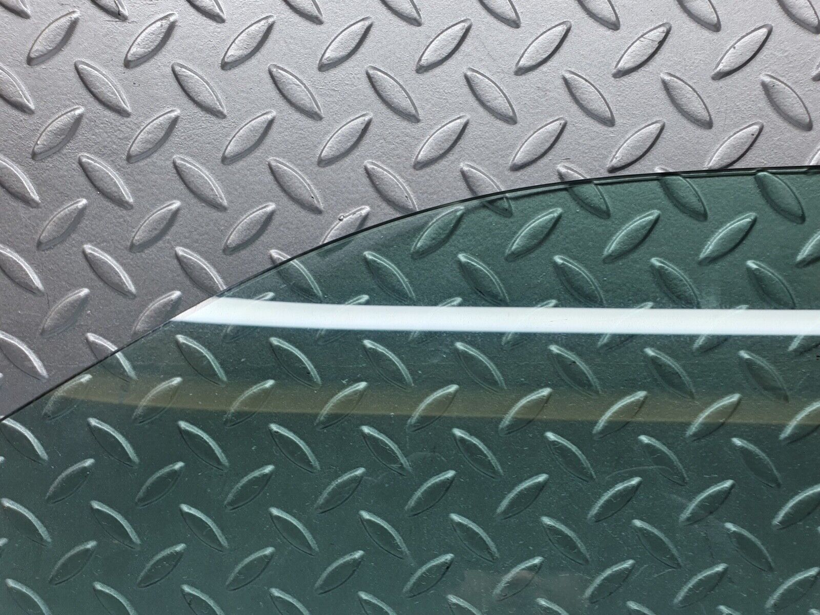 41994 Mercedes-Benz W202 C200 Front Left Door Window Glass