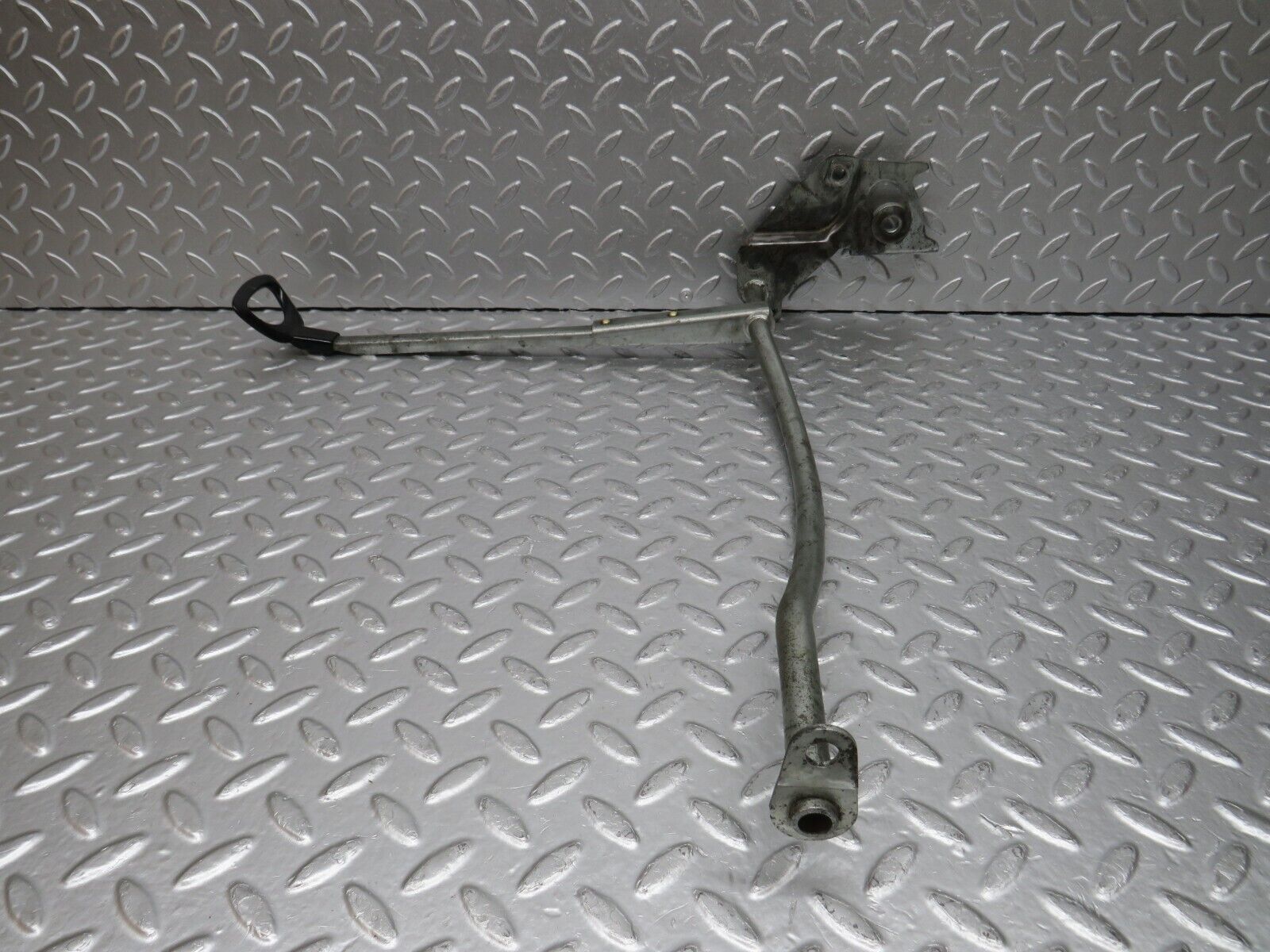 33205 Mercedes-Benz C107 R107 Front Left Seat Sliding Adjust Handle