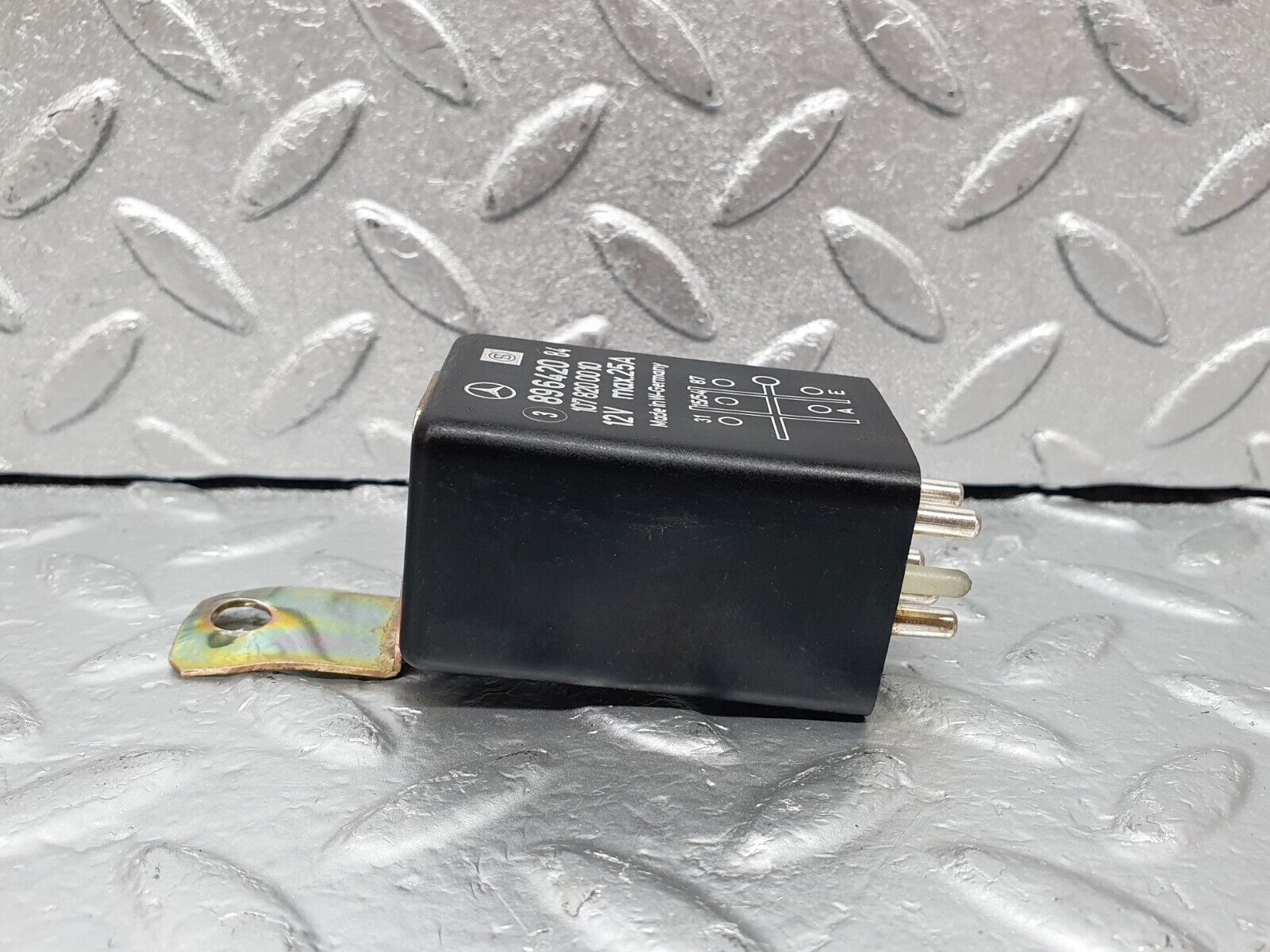 44073 Mercedes-Benz C123 230CE Coupe Rear Heated Window Relay 1078200010
