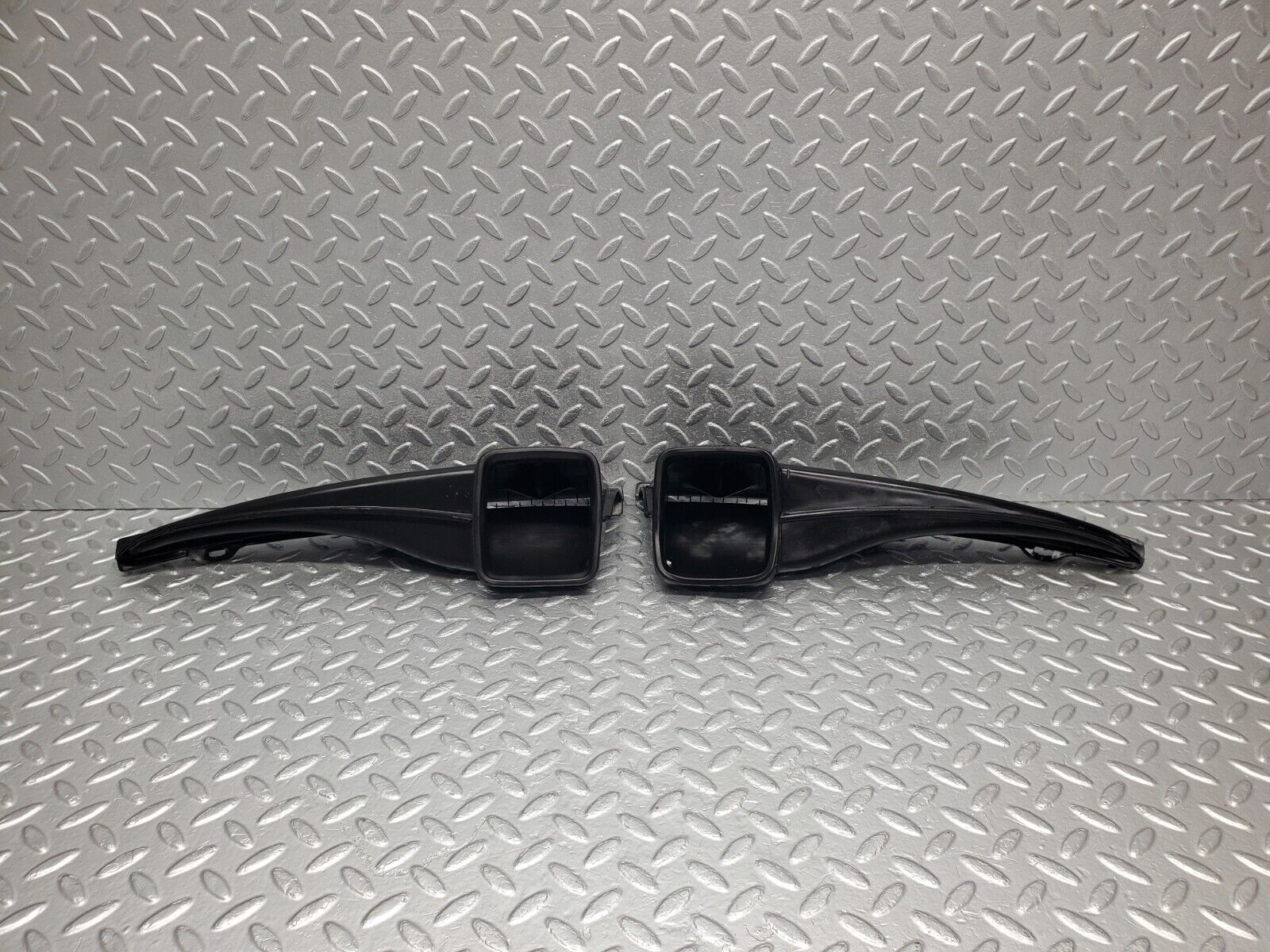 46506 Mercedes-Benz C123 280CE Coupe Air Duct Vent Pair 1238300219 1238300119