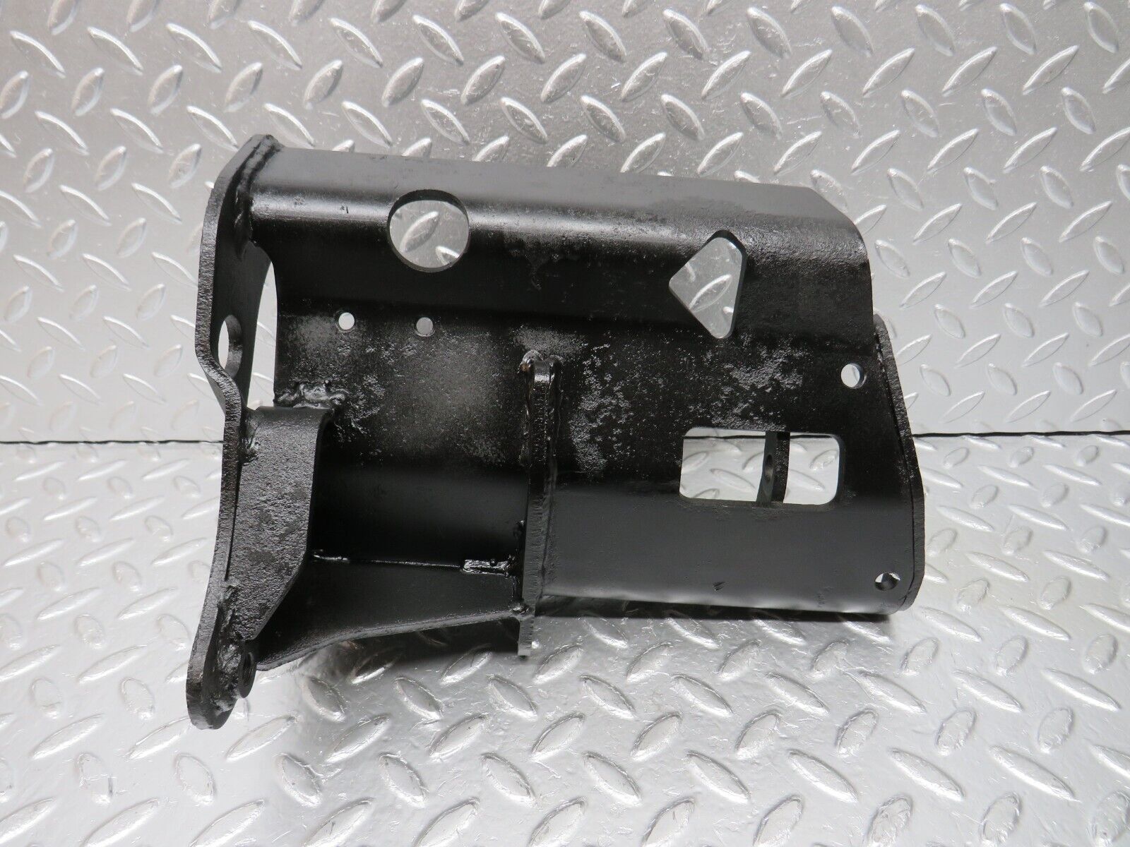 32979 Mercedes-Benz C107 R107 350 V8 Air Condition Compressor Mount Bracket