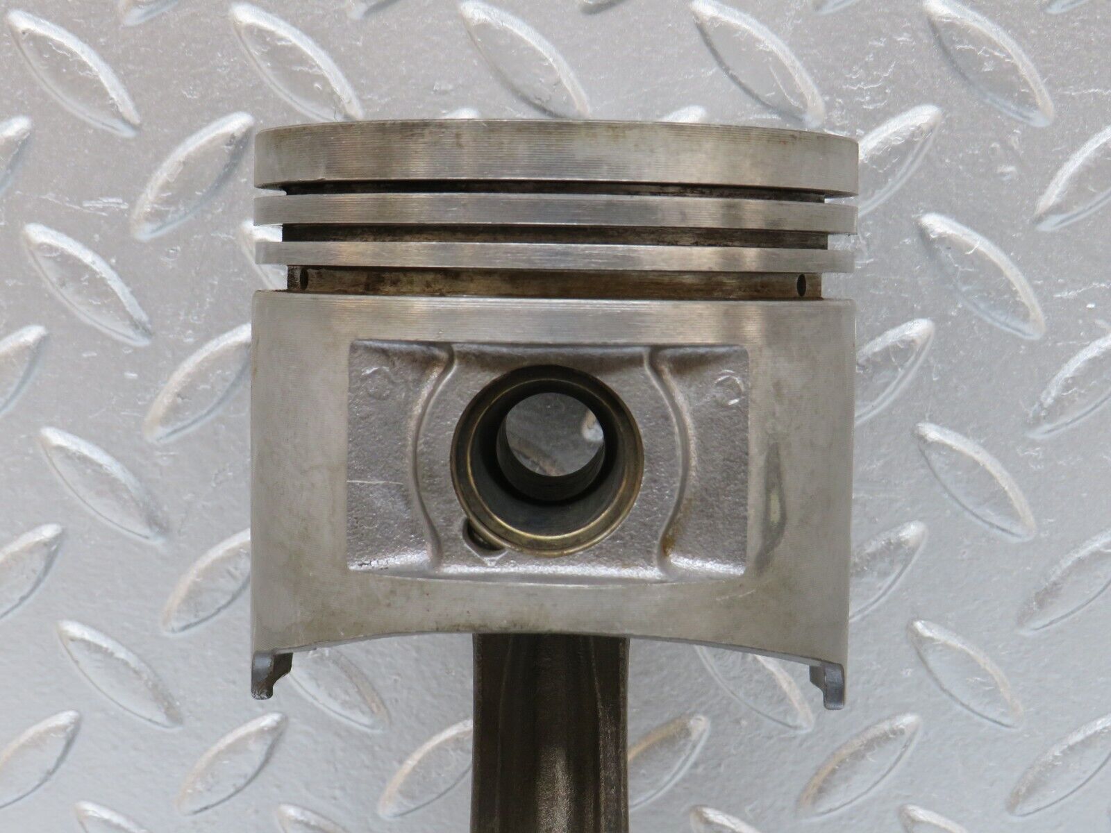 33035 Mercedes-Benz C107 R107 350 V8 Piston With Connecting Rod 92mm 11607