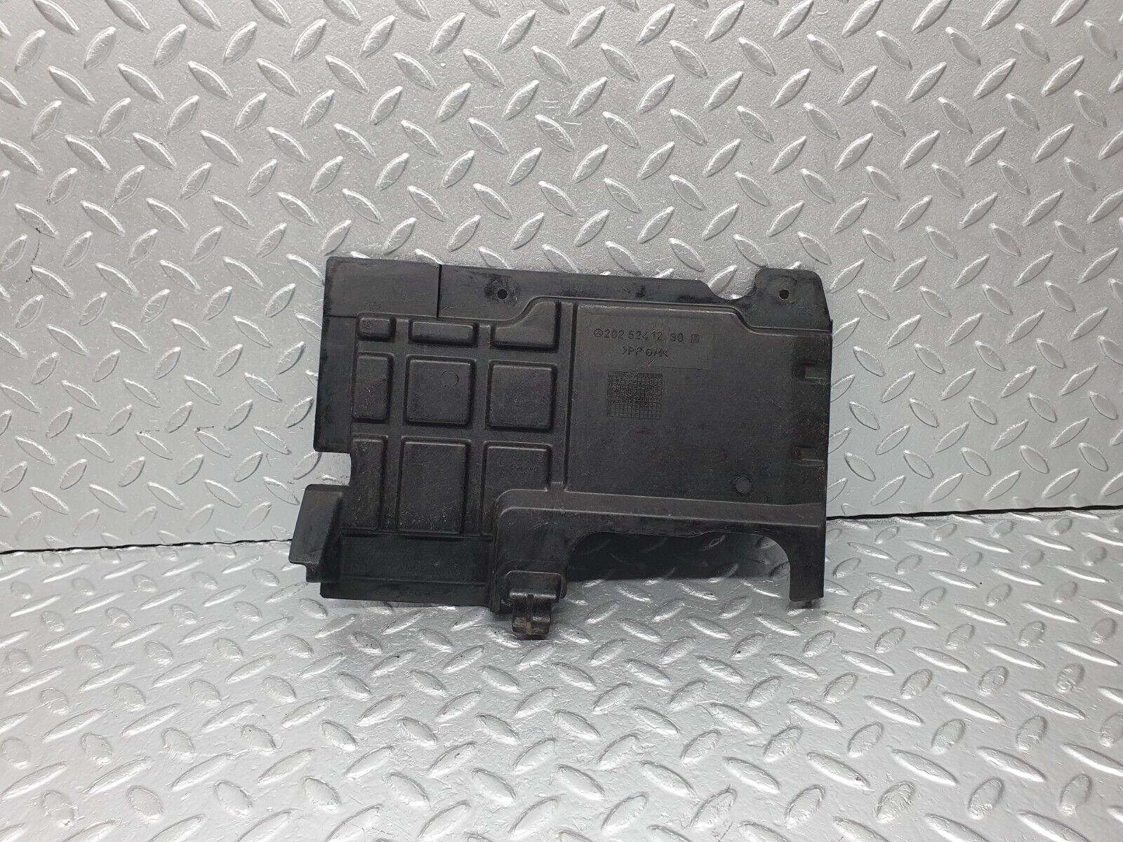 41782 Mercedes-Benz W202 C200 Left Engine Bay Cover Panel 2025241230