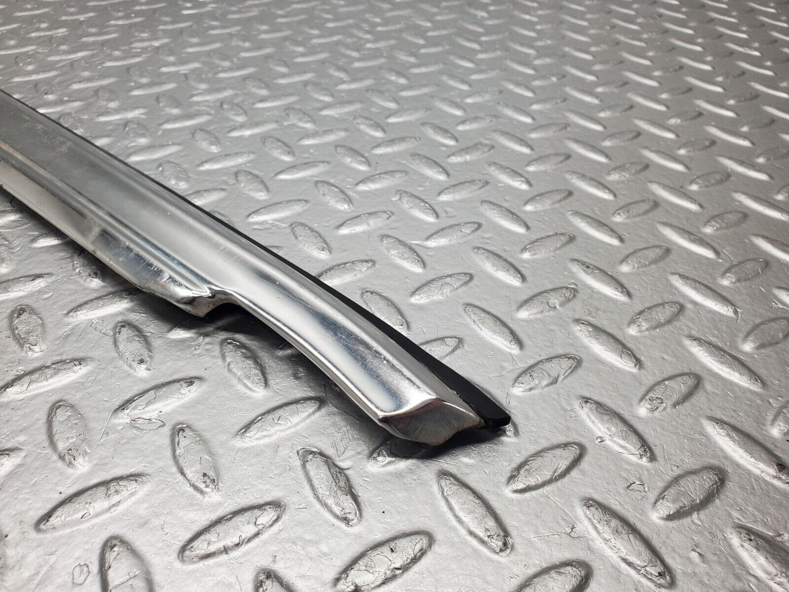 46431 Mercedes-Benz C123 280CE Coupe Left Door Chrome Moulding Trim