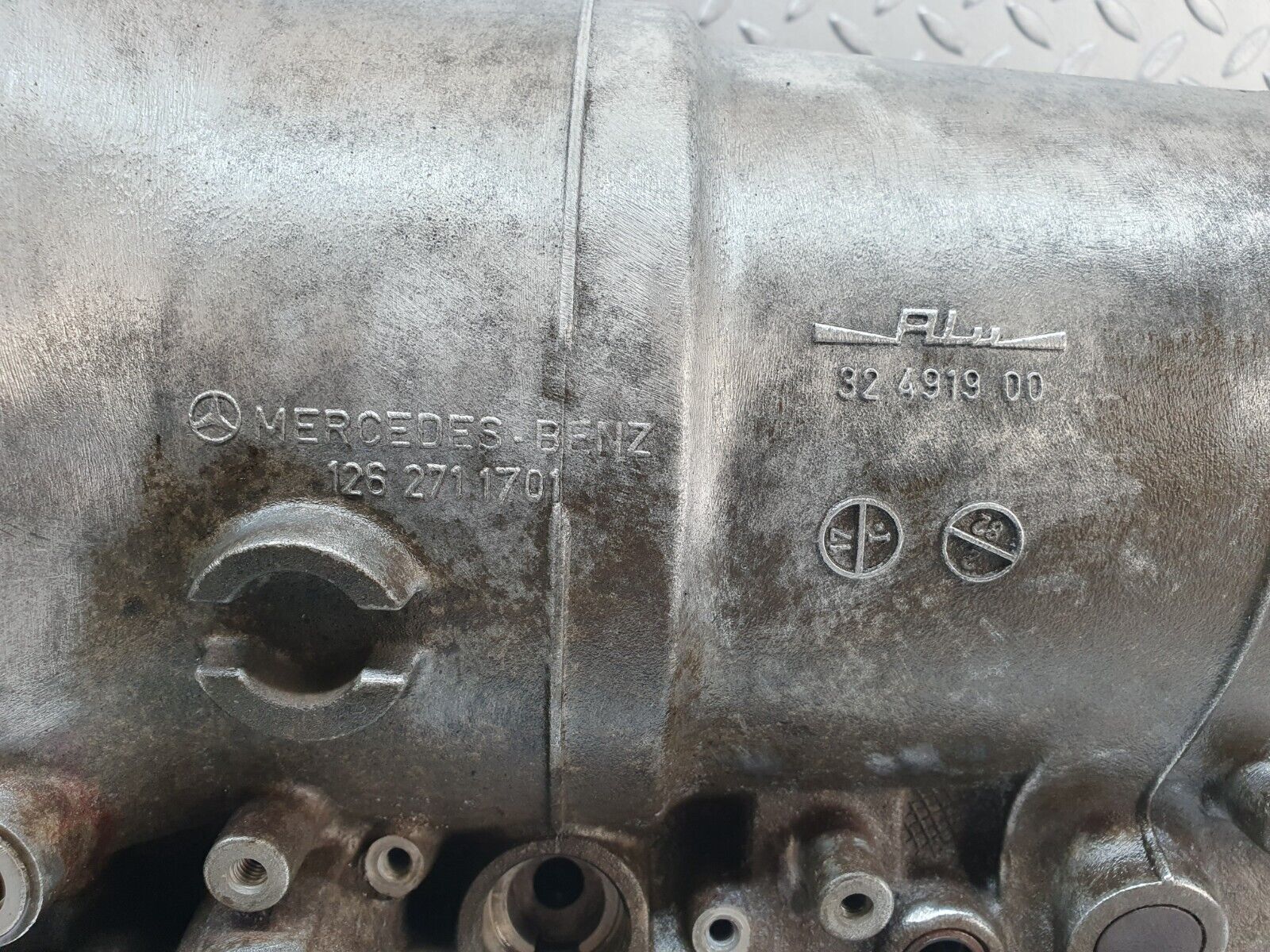 43855 Mercedes-Benz C126 380SEC Coupe Automatic Gearbox Housing 722.310 1262711701