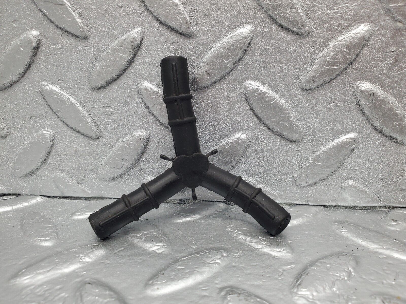 46676 Mercedes-Benz C123 280CE Coupe Vacuum Pipe Hose Distributor