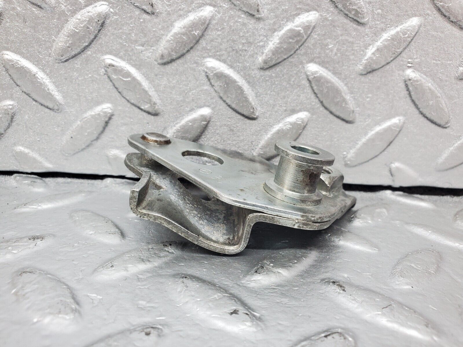 44405 Mercedes-Benz W123 280E Front Right Seat Belt Bracket