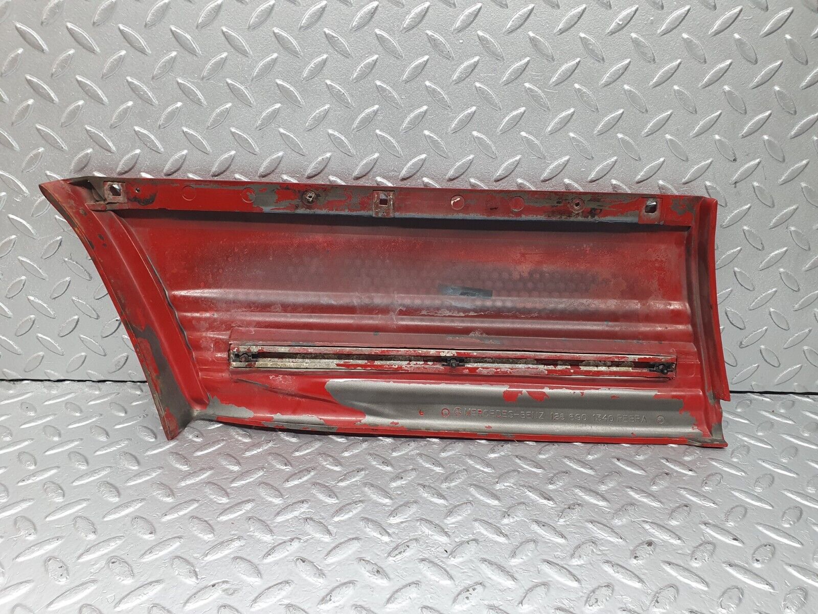 43490 Mercedes-Benz C126 380SEC Coupe Rear Left Fender Wing Lower Moulding Trim