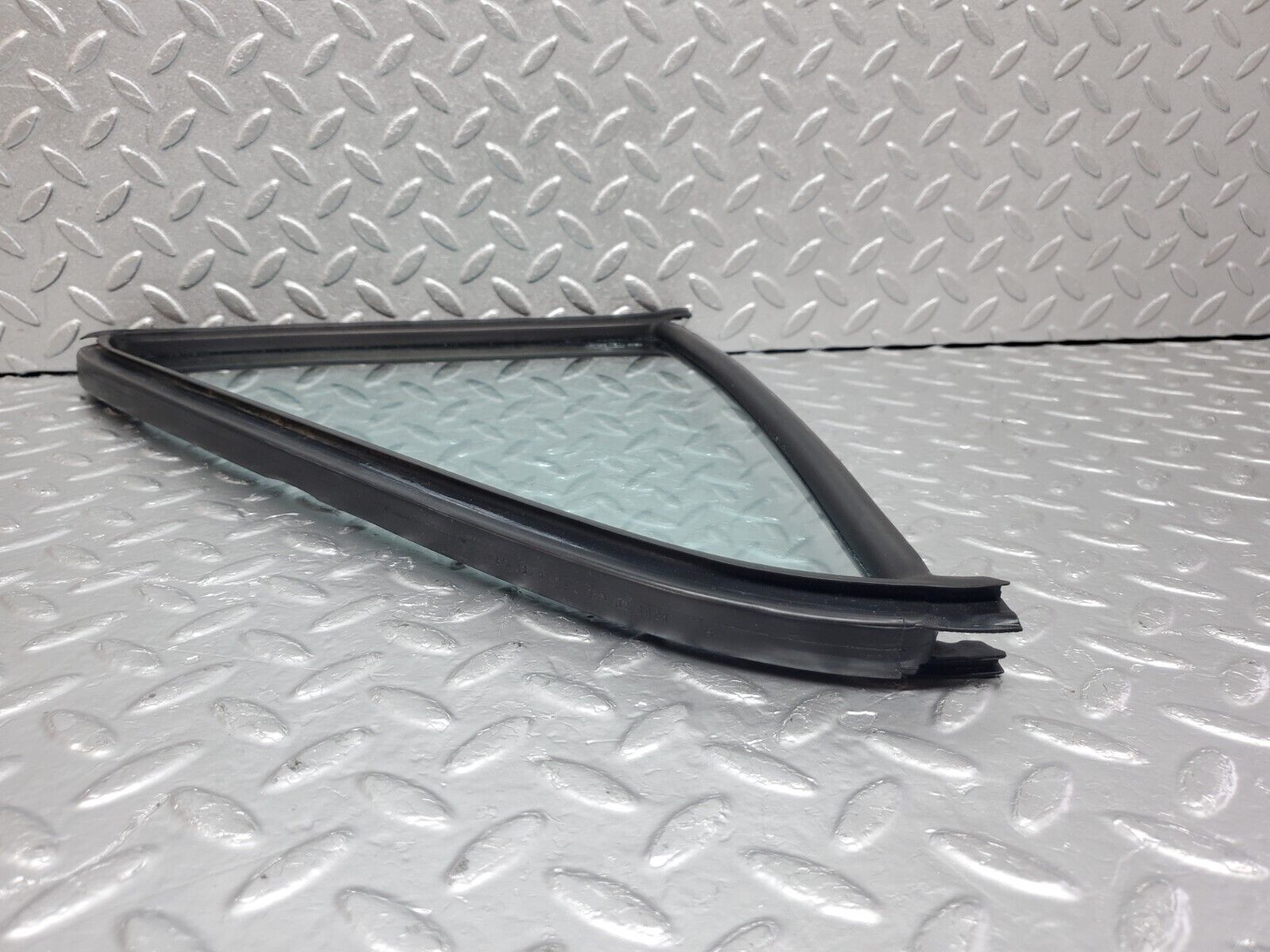 44370 Mercedes-Benz W123 280E Rear Left Quarter Window Glass 1237350124