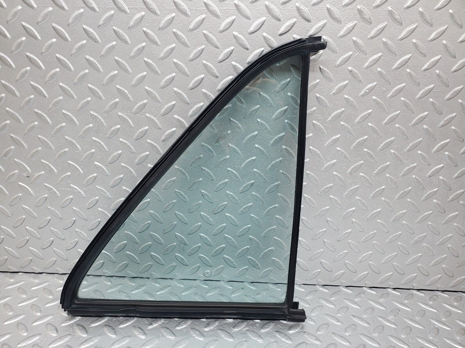 44370 Mercedes-Benz W123 280E Rear Left Quarter Window Glass 1237350124