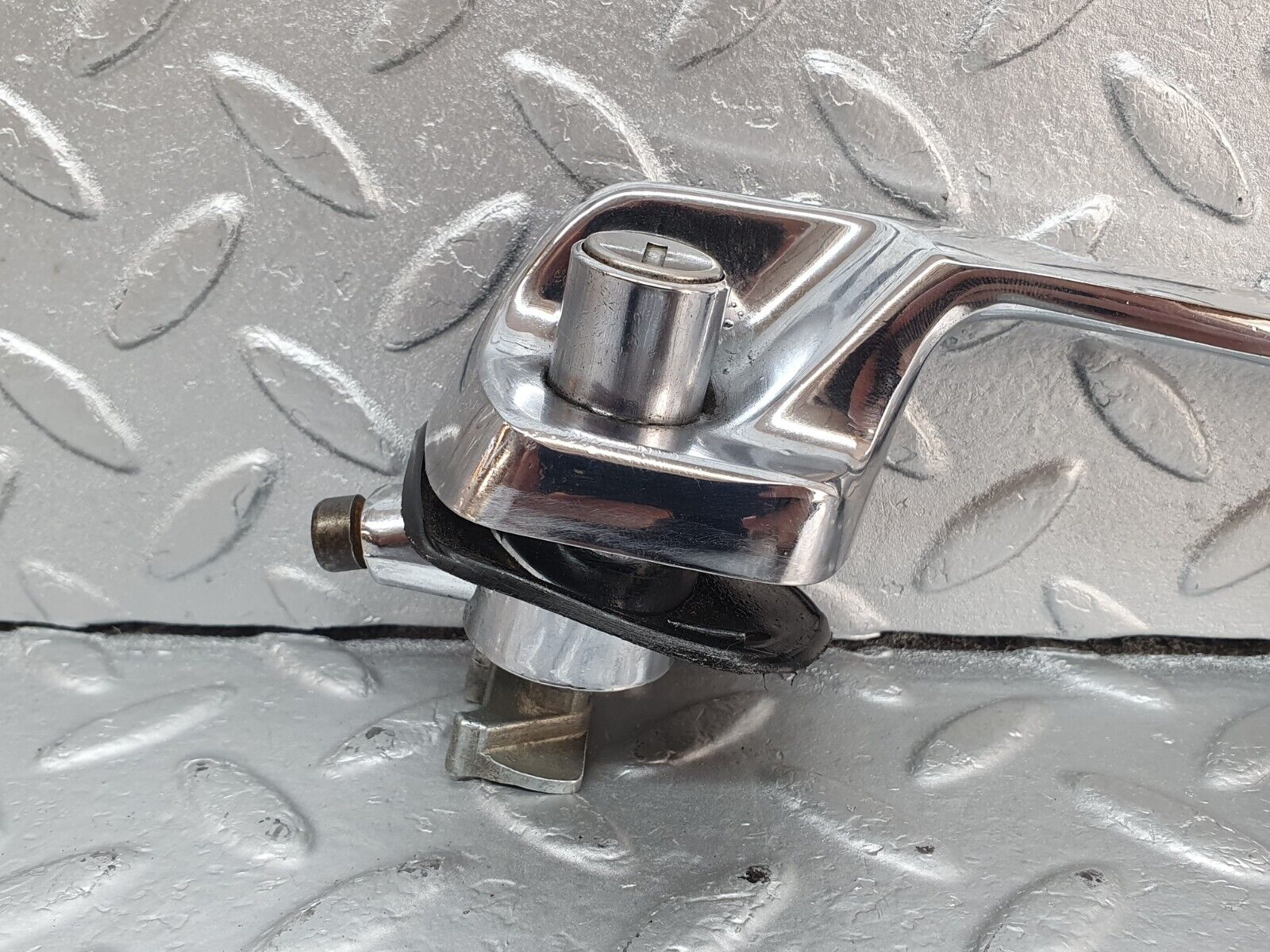 43159 Mercedes-Benz W108 280SE Front Right Door Exterior Handle No Key 1087661005 1087661205 1087661401