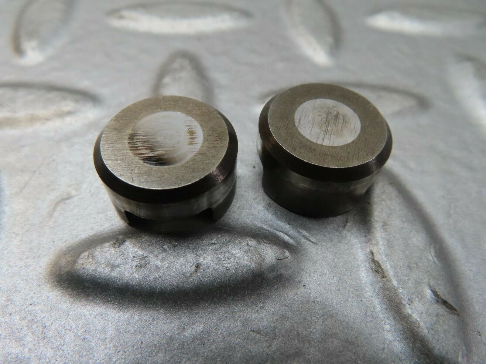 15700 Mercedes-Benz R107 450SL Valve Rocker Arm With Valve Tappet Pair