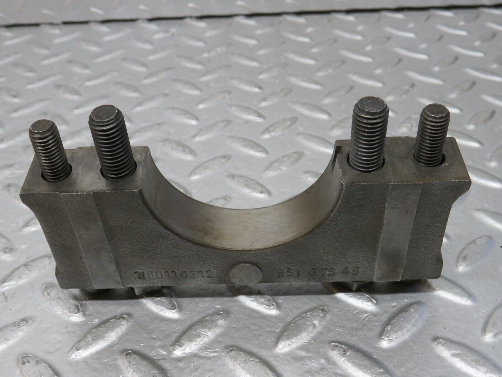 32868 Mercedes-Benz C107 R107 350 V8 Crankshaft Bearing Block 1160110312