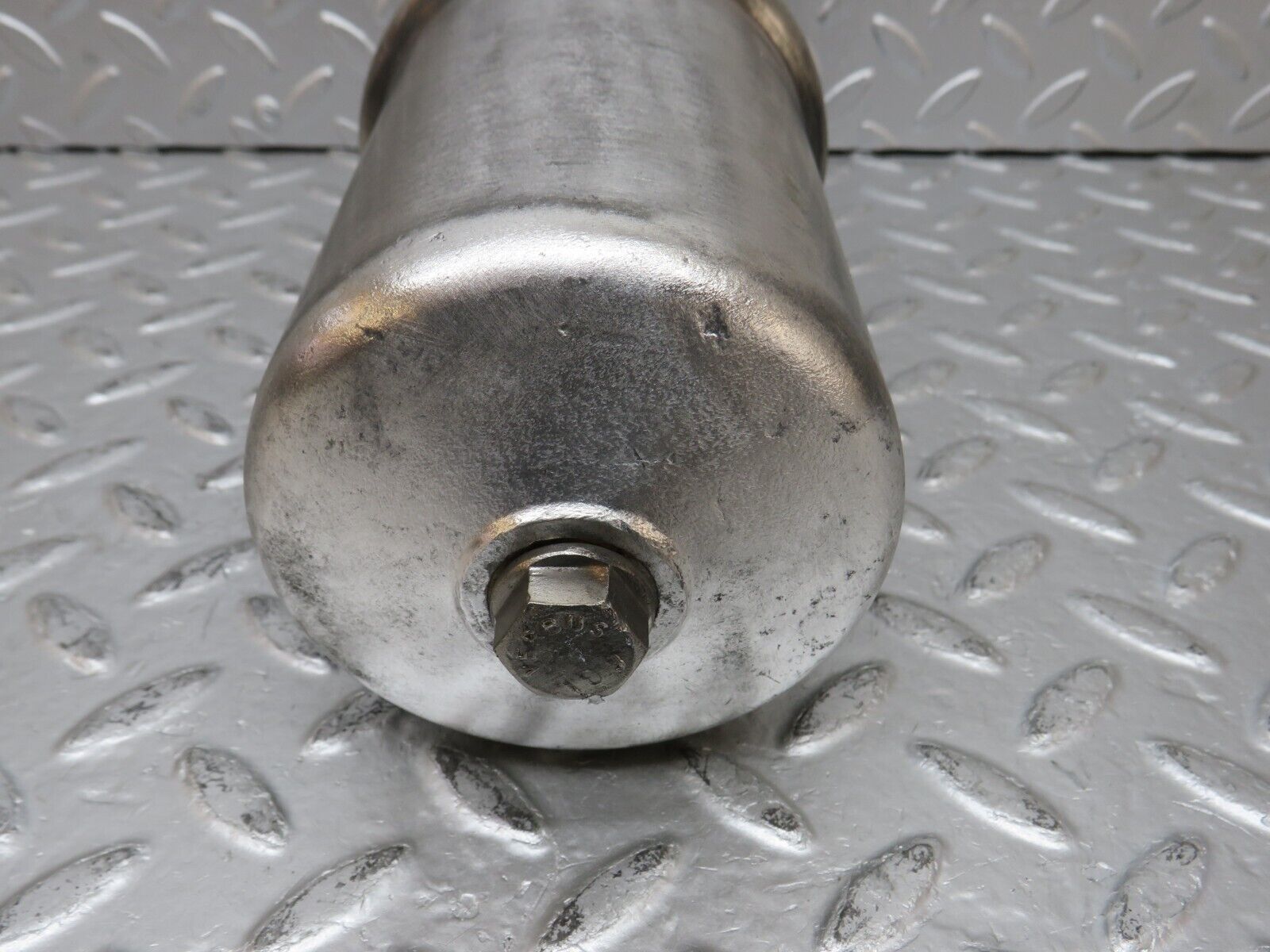 32849 Mercedes-Benz C107 R107 350 V8 Oil Filter Housing 1161840309