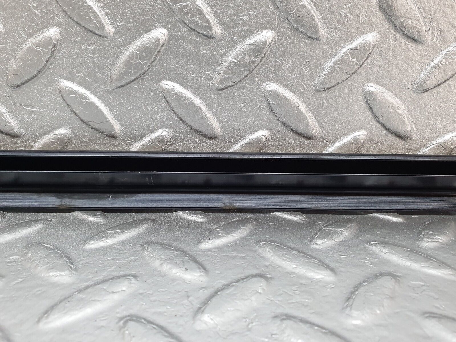 42105 Mercedes-Benz W202 C200 Front Right Door Moulding Trim