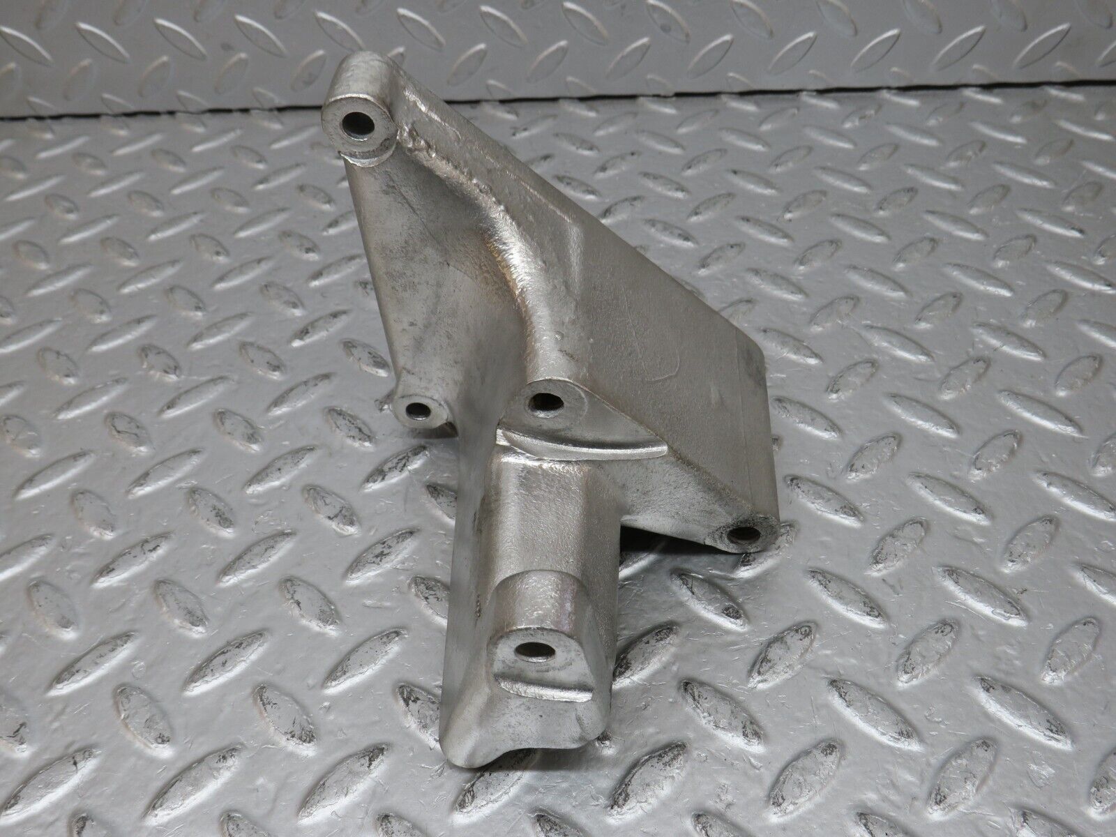 32851 Mercedes-Benz C107 R107 350 V8 Alternator Generator Bracket 1161550735