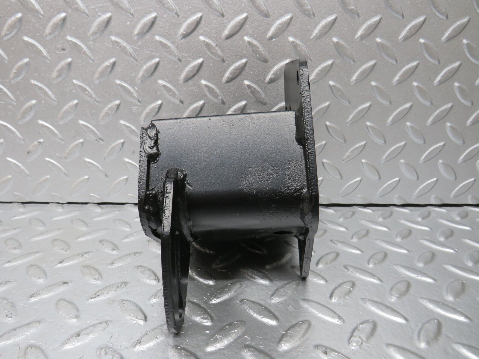 33086 Mercedes-Benz C107 R107 350 V8 Power Steering Pump Bracket