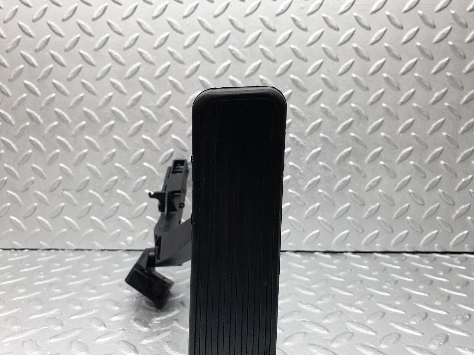 41787 Mercedes-Benz W202 C200 Accelerator Pedal With Linkage 1243011320 220301001 1293010382