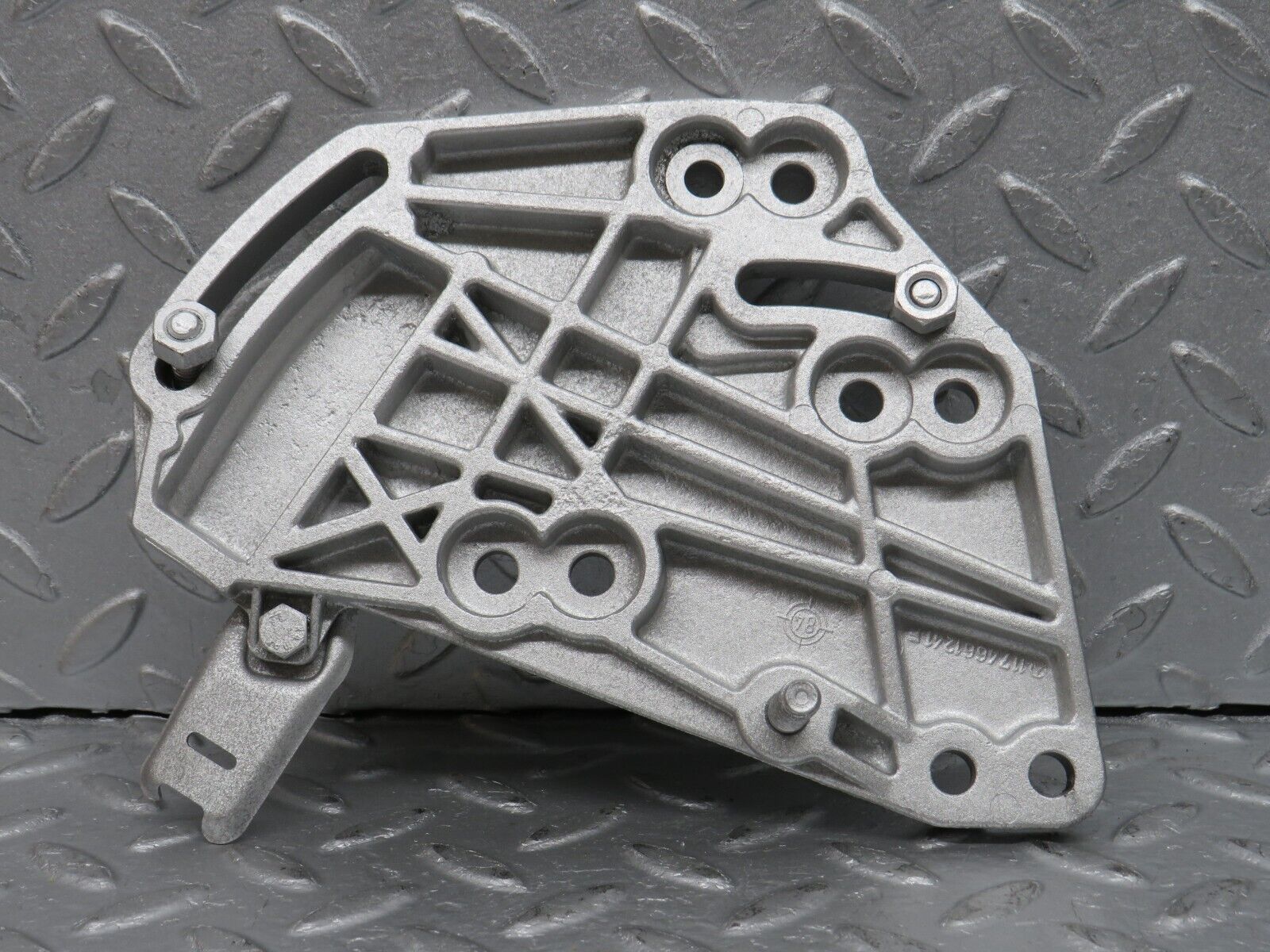 39254 Mercedes-Benz R107 500SL Power Steering Pump Bracket 1174661241