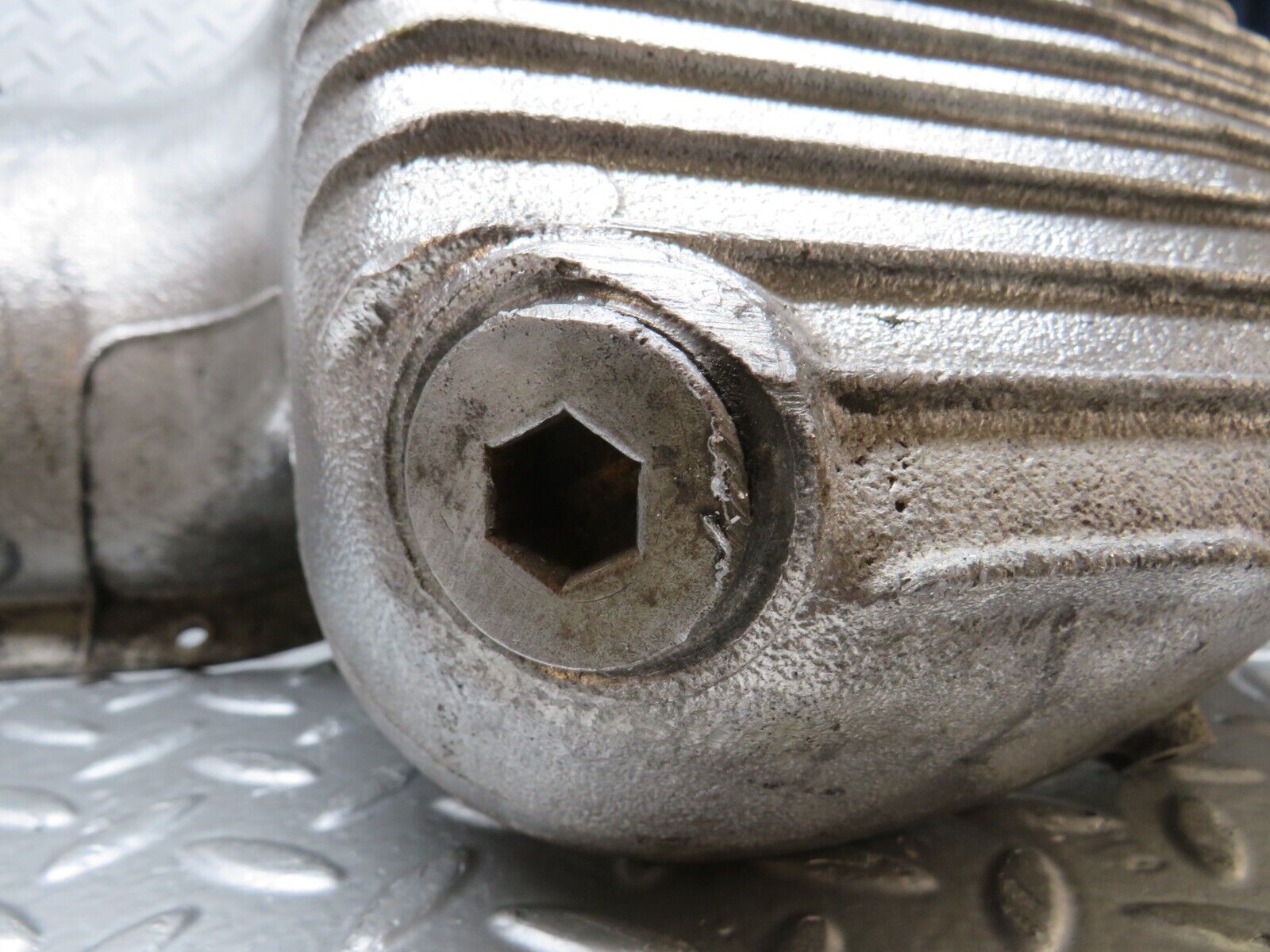 32811 Mercedes-Benz C107 R107 350 V8 Oil Pan Oil Sump 1160102913 1160140166