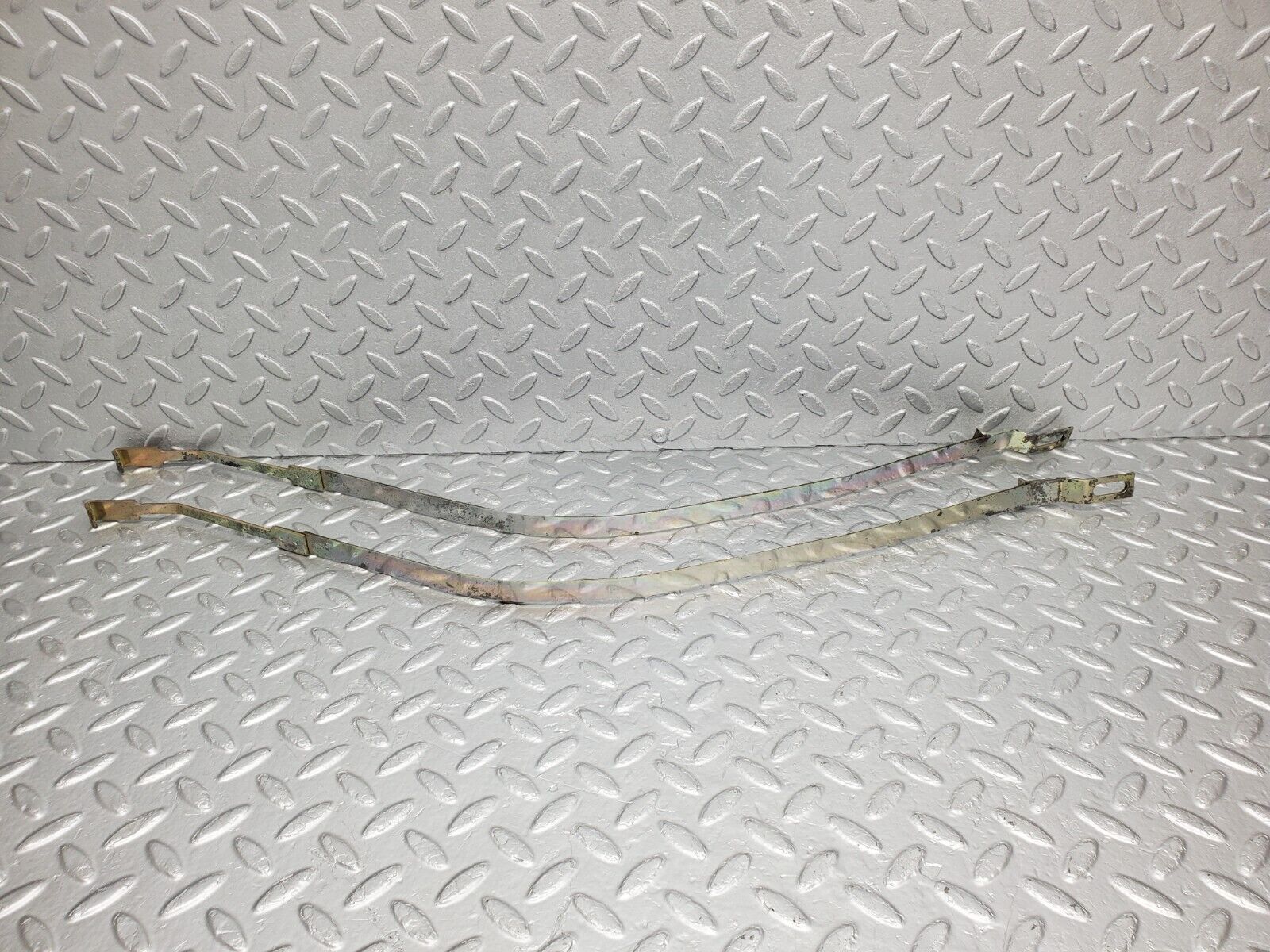 46077 Mercedes-Benz S123 200T Wagon Heater Box Holder Strap