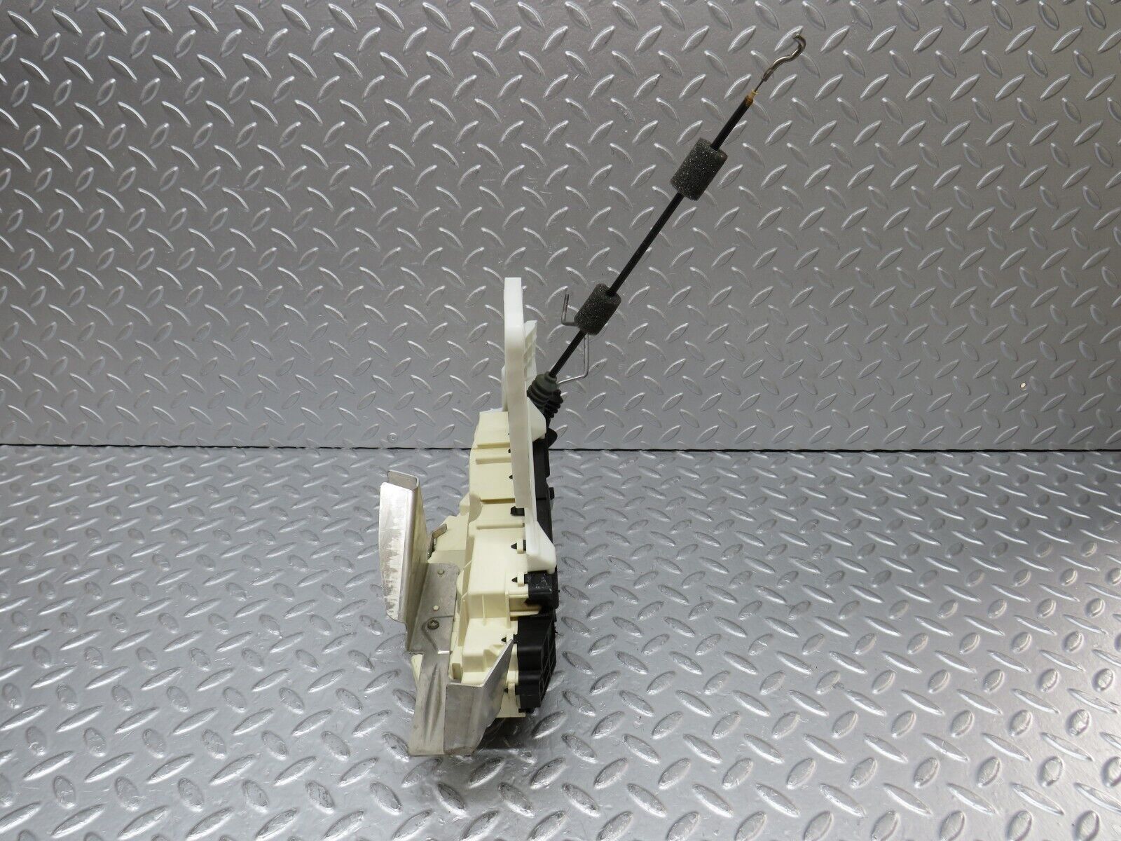 35235 Mercedes-Benz W221 Front Right Door Lock Mechanism 2217202835