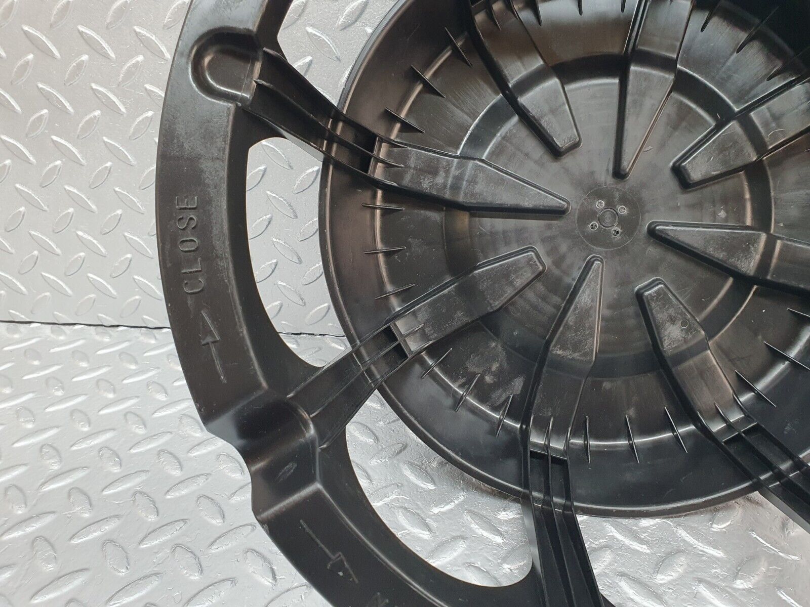 41736 Mercedes-Benz W202 C200 Spare Wheel Holder 2028980107