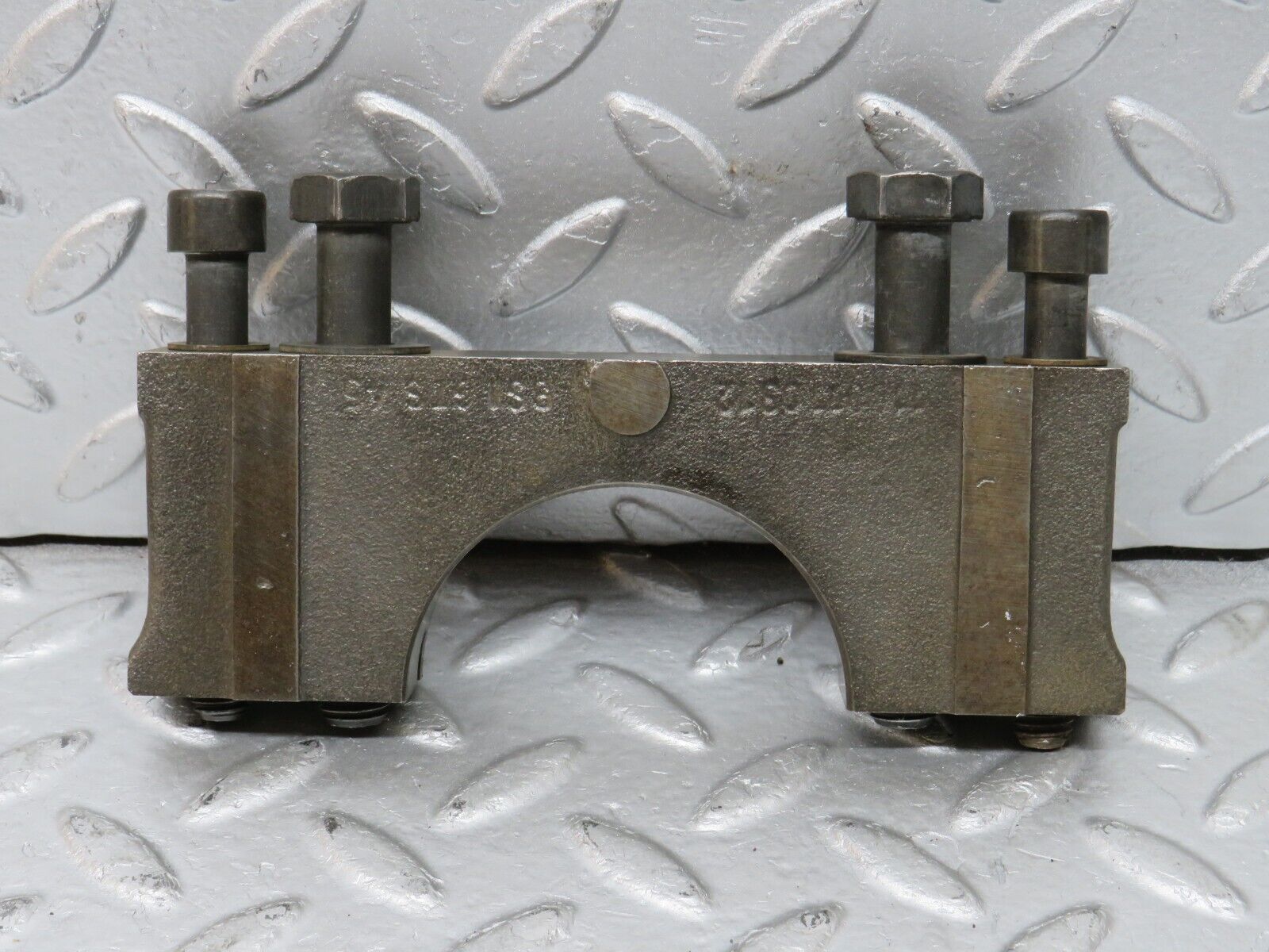 32867 Mercedes-Benz C107 R107 350 V8 Crankshaft Bearing Block 1160110312