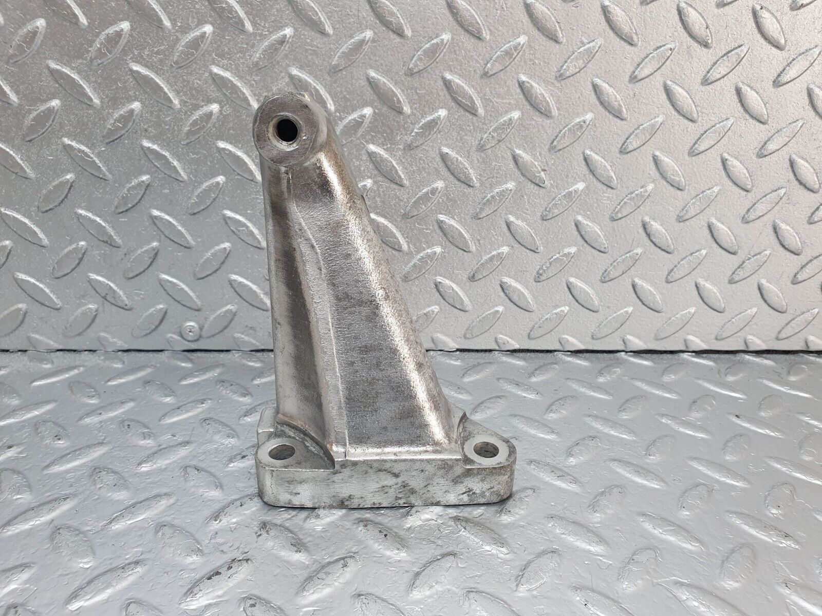 44013 Mercedes-Benz C123 230CE Coupe Engine Mount Bracket Right 1022230304